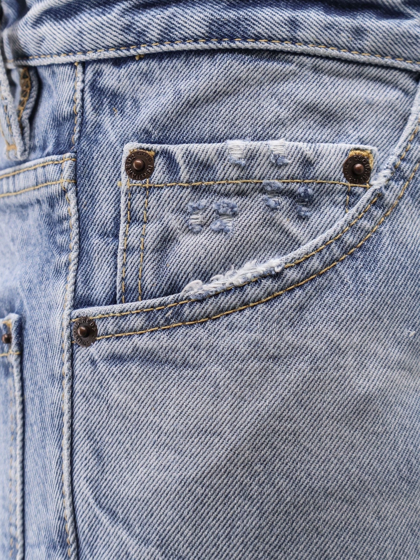 Dsquared2 Cool Guy Jeans s efektom použitia