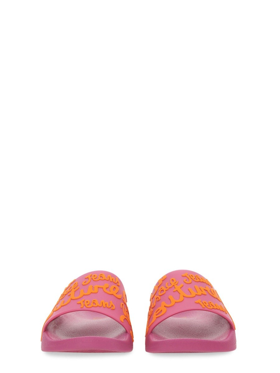 Versace Jeans Couture ŠLEPETĖS-BASUTĖS SU LOGOTIPU