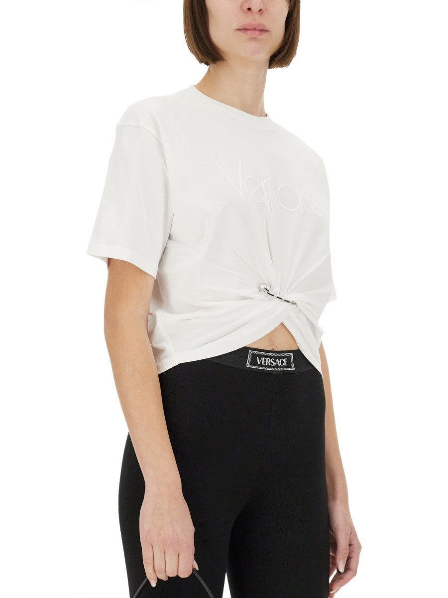 Versace "1978 RE-EDITION SAFETY PIN" CAMISETA
