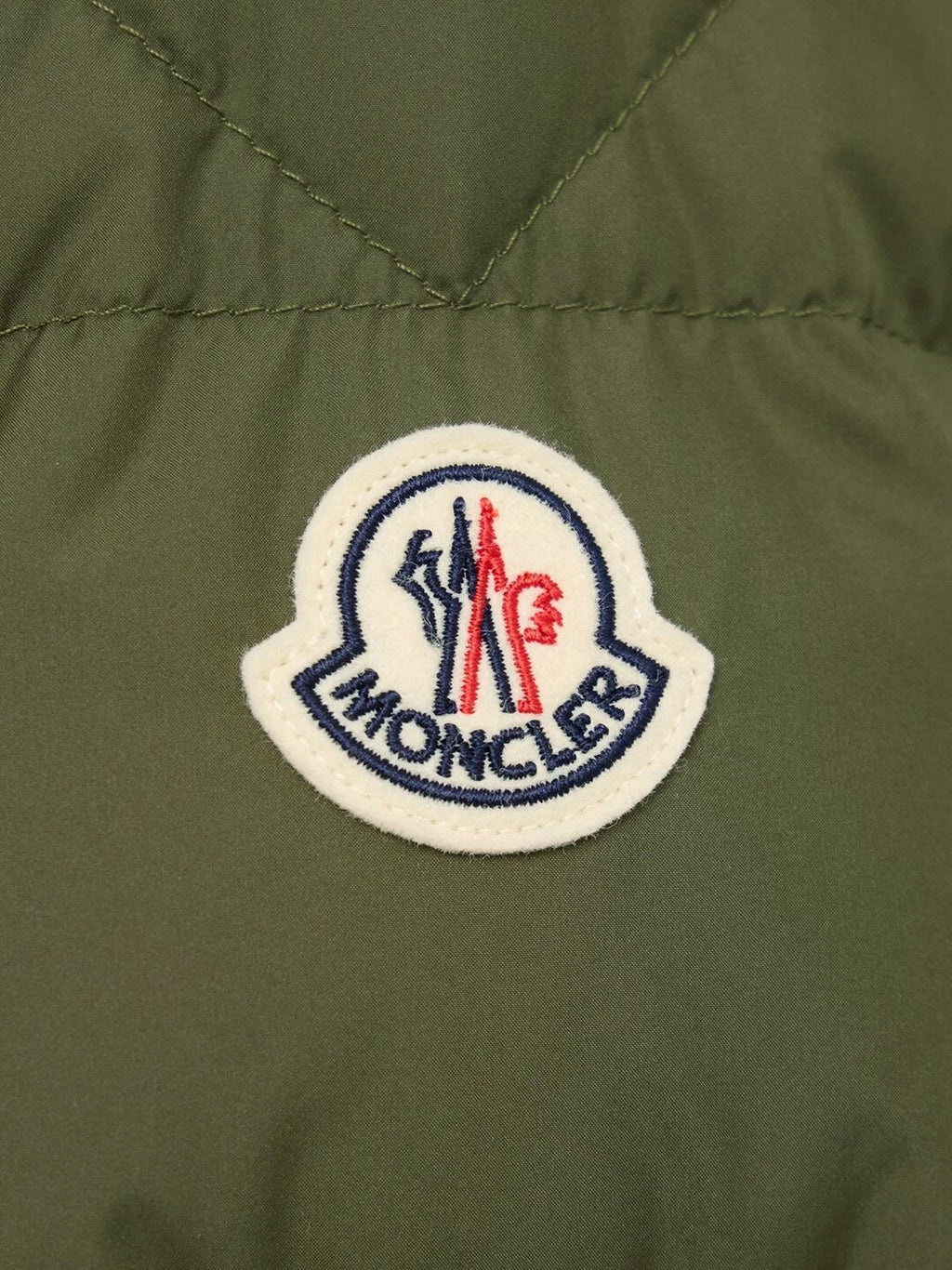 Moncler Baudinet pehelykabát logóval