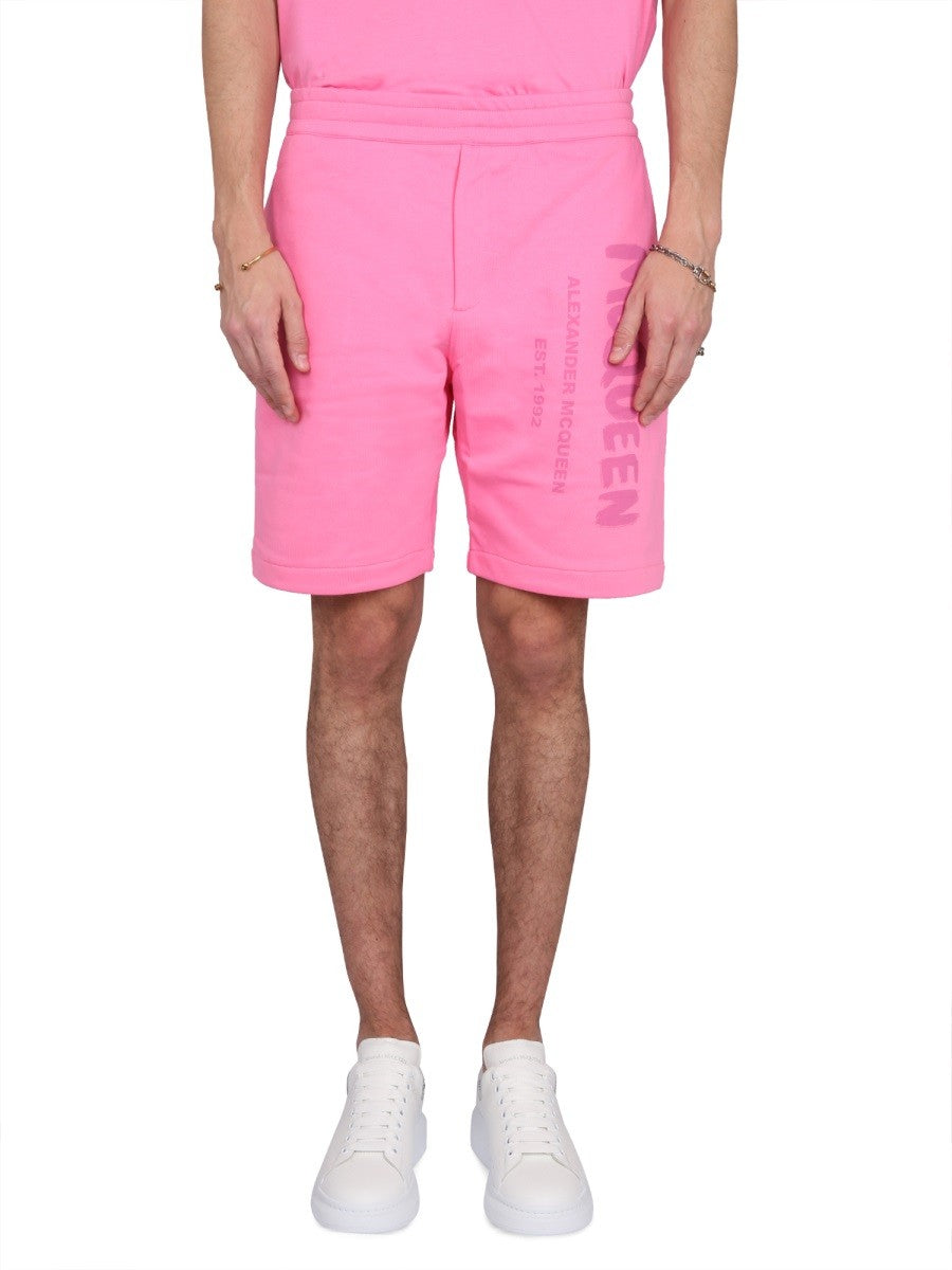 Alexander Mcqueen BERMUDY S POTISKEM GRAFFITI LOGA