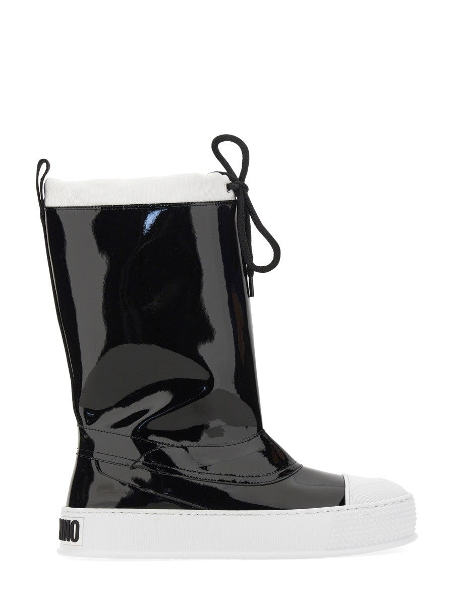 Moschino حذاء برقبة (بوت) بشعار