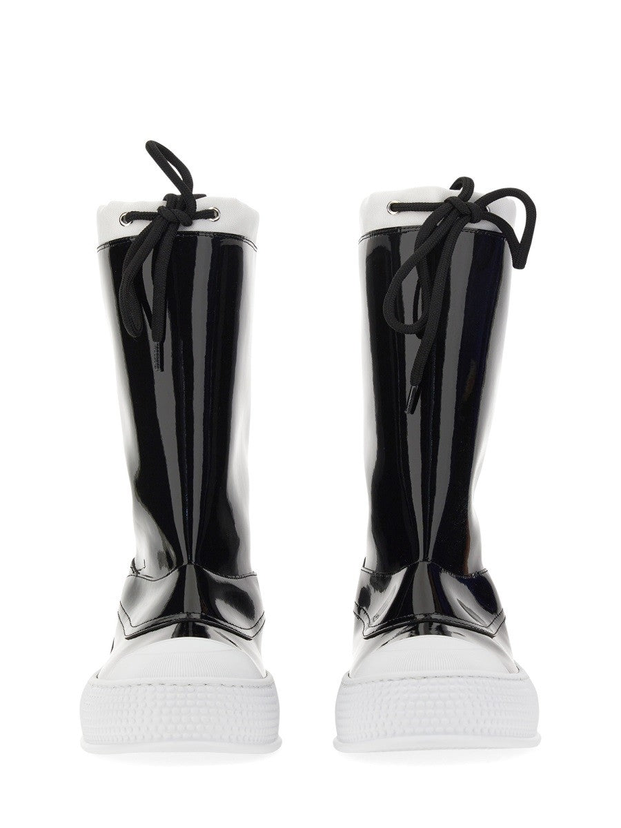 Moschino حذاء برقبة (بوت) بشعار