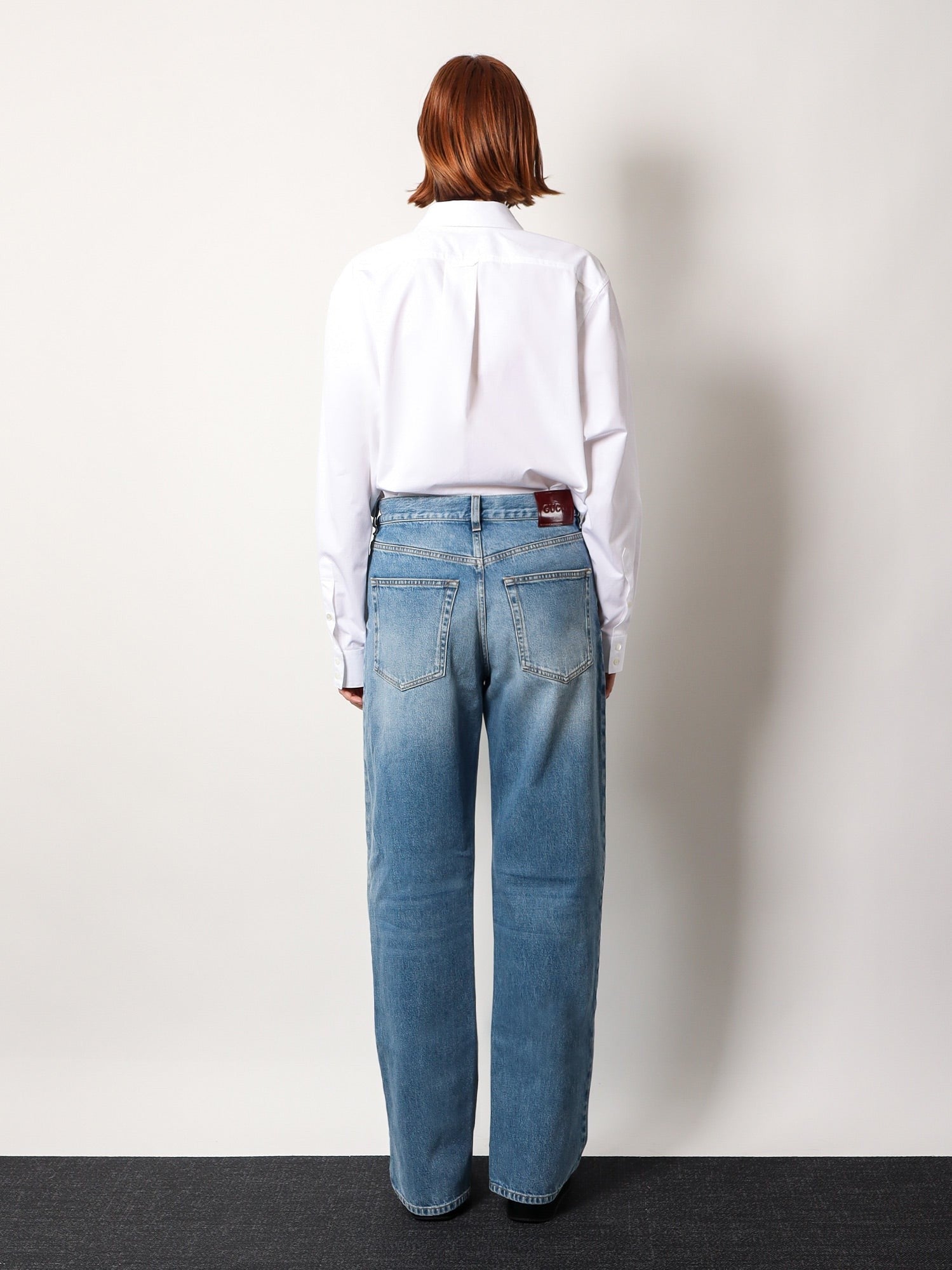 Gucci Boyfriend jeans avec étiquette Gucci Rosso Ancora