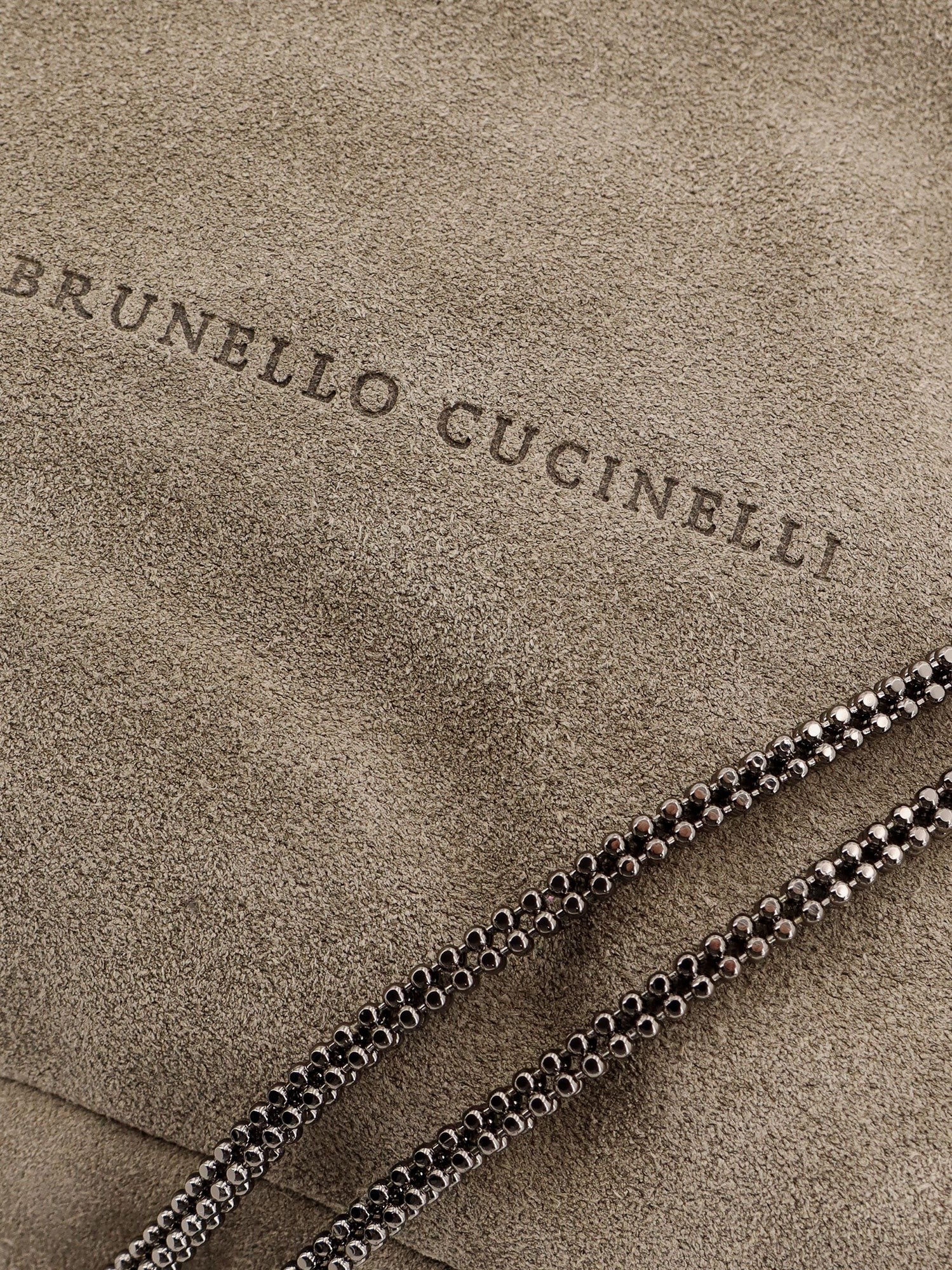 Brunello Cucinelli Brioche hobo τσάντα από σουέτ με πολύτιμη αλυσίδα