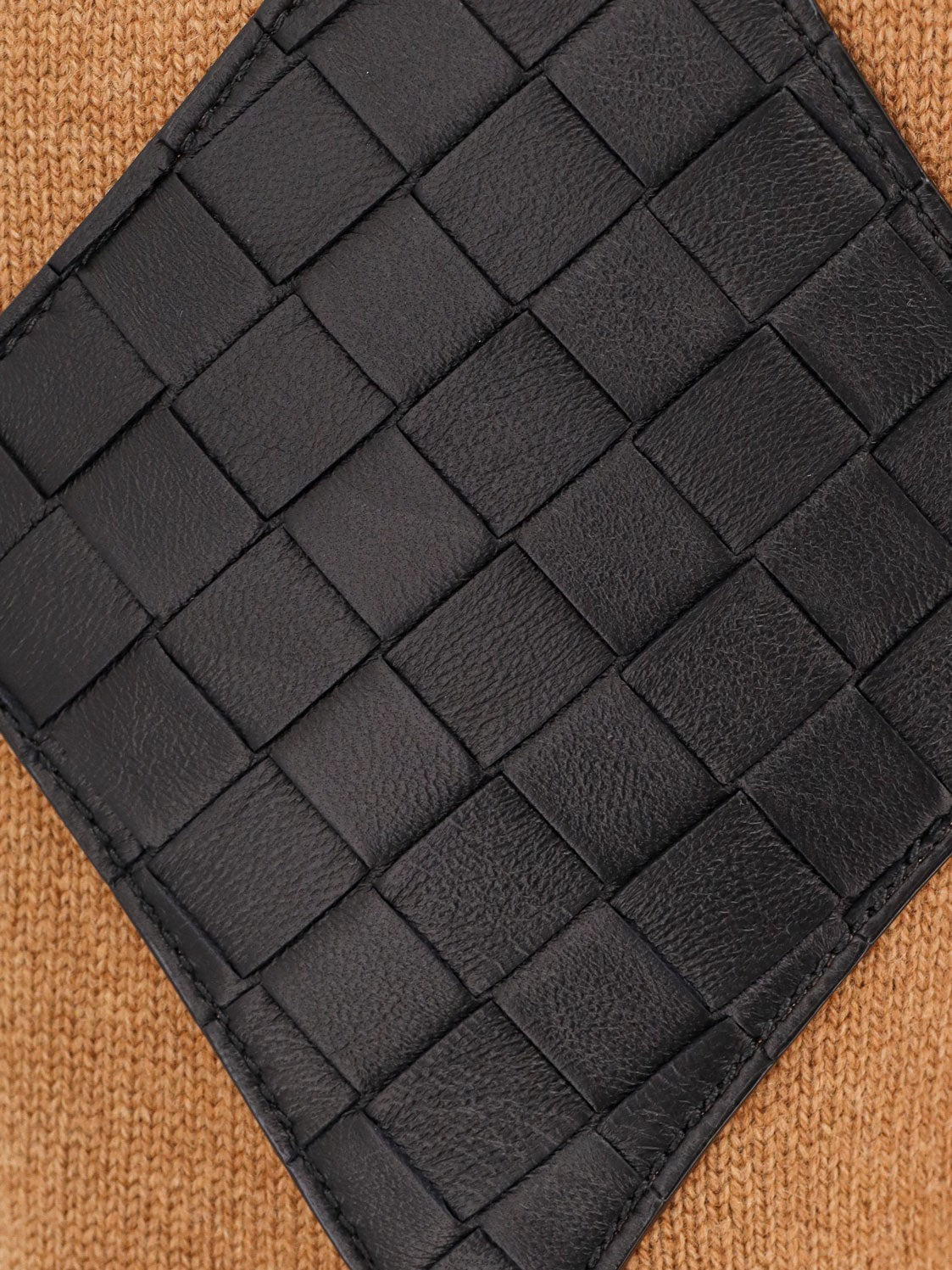 Bottega Veneta Kasmír kardigán intrecciato ikonikus motívumú bőr részletekkel
