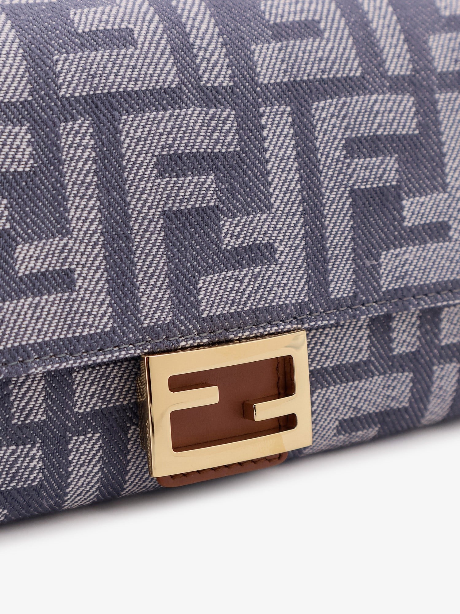 Fendi Continental With Chain Baguette Geldbörse