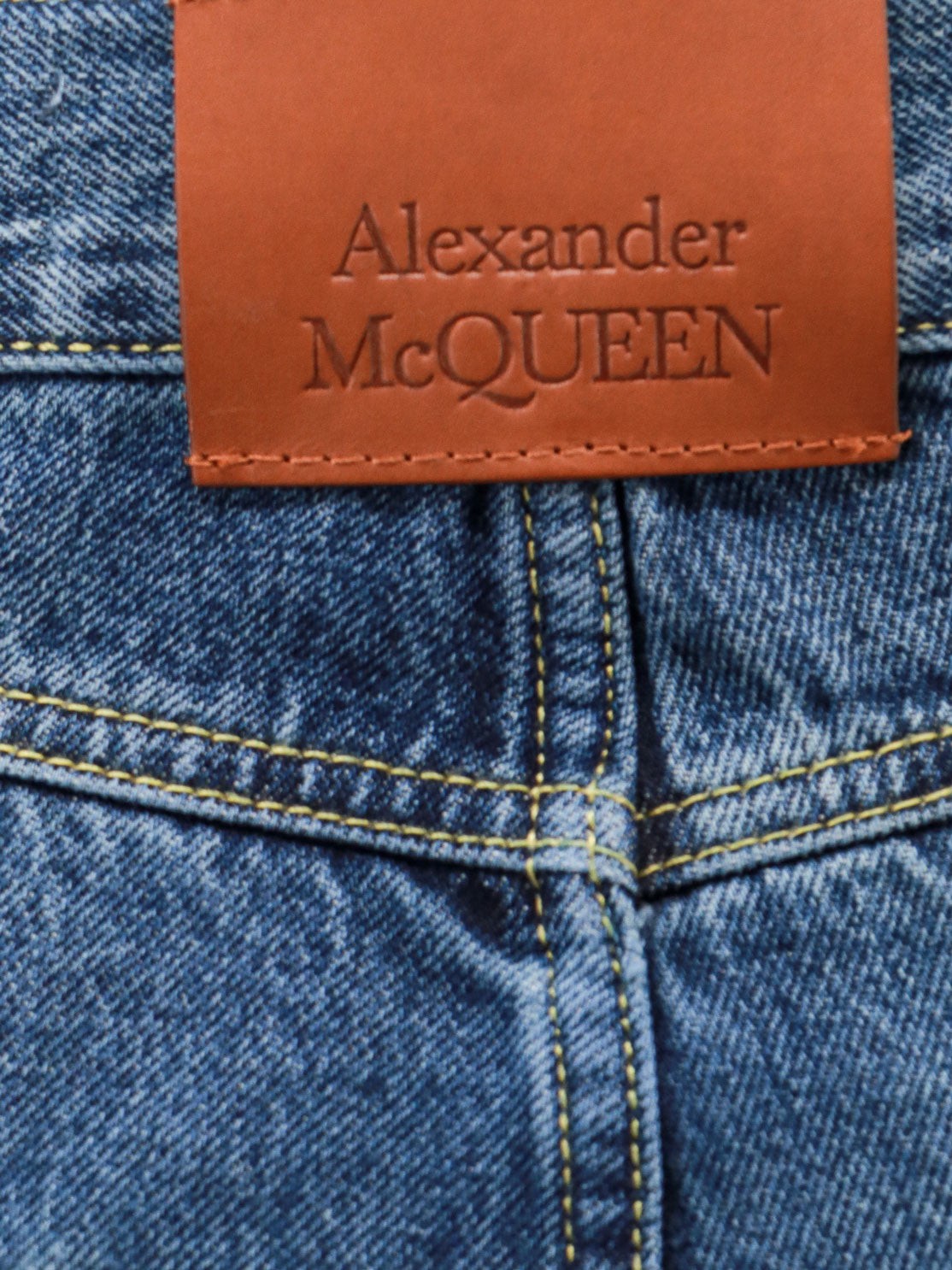 Alexander Mcqueen Jean en coton avec écusson logo en cuir