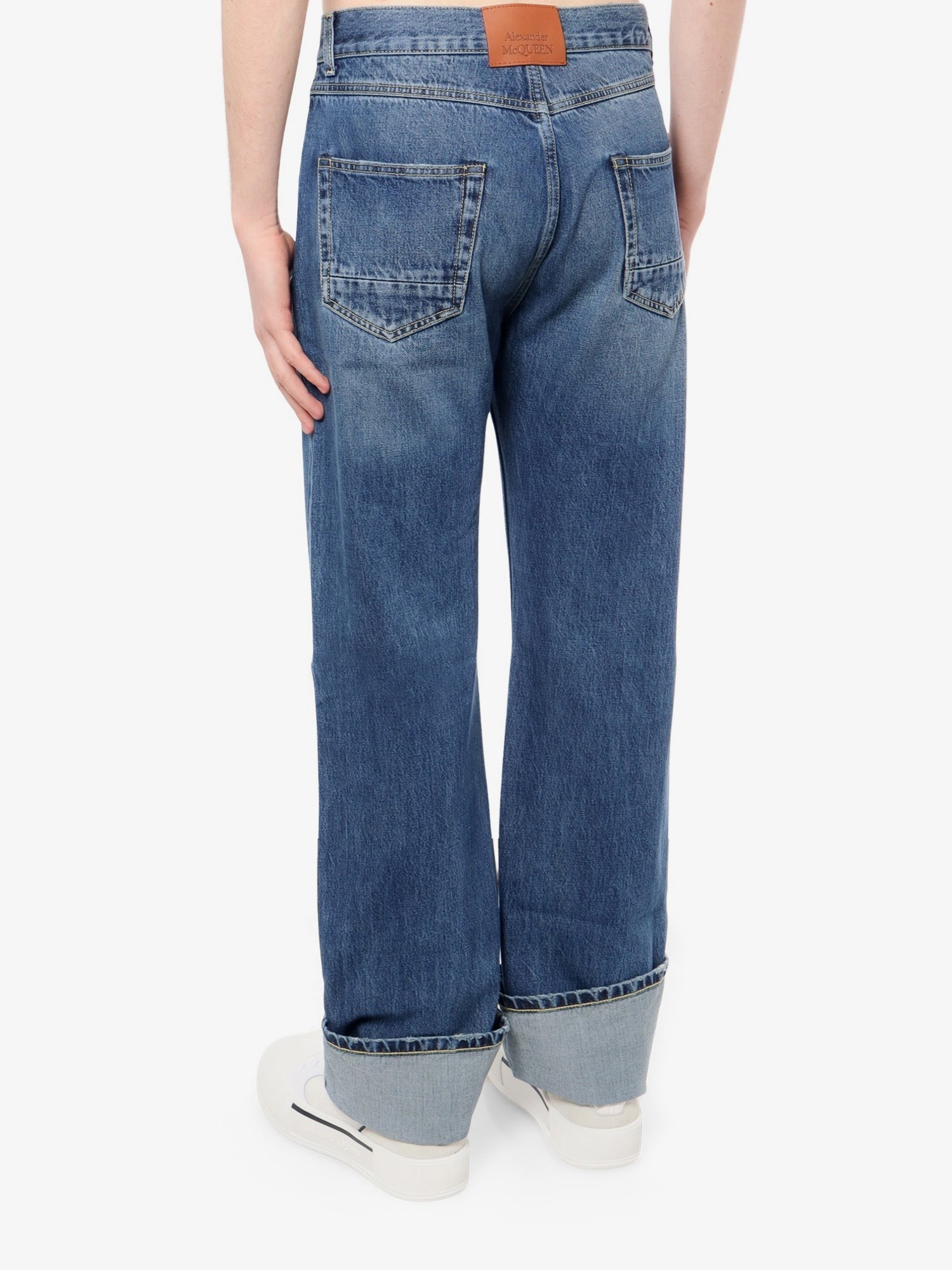 Alexander Mcqueen Jean en coton avec écusson logo en cuir