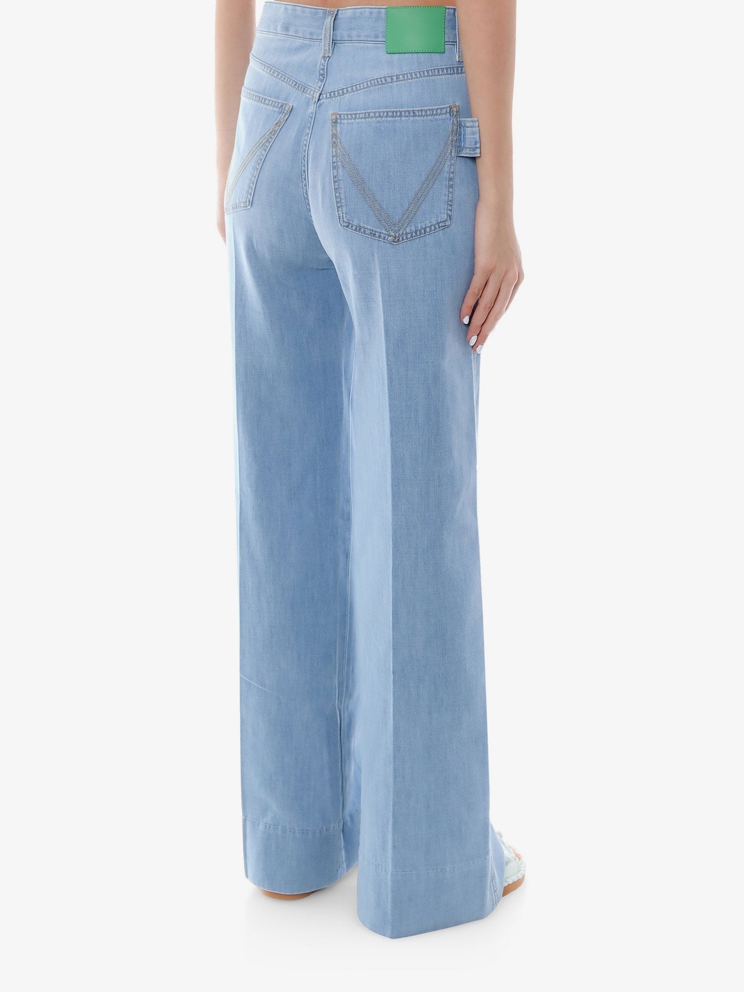 Bottega Veneta Puuvillafarkut takana nahkapaikalla