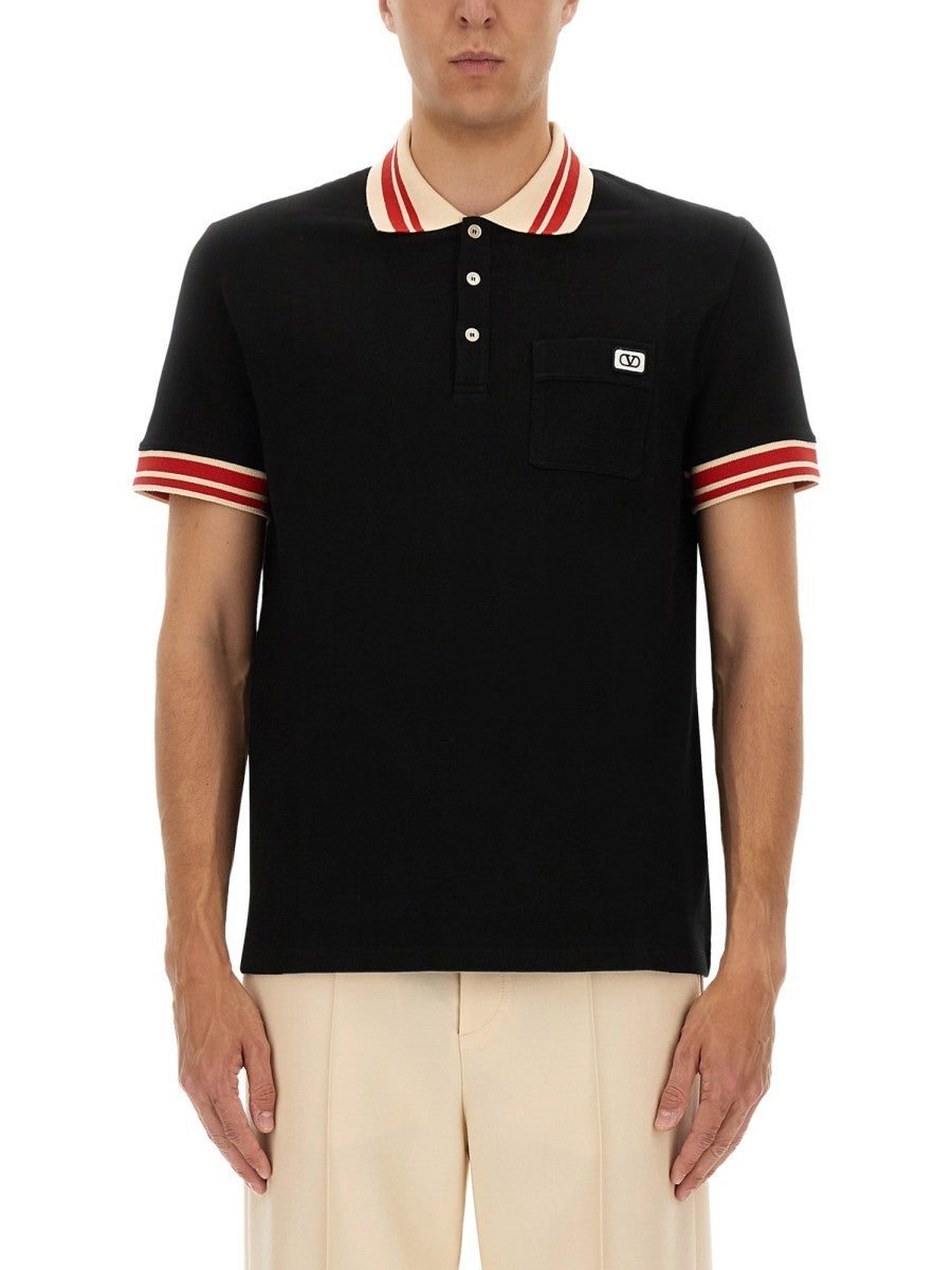 Valentino BAUMWOLL-PIQUÉ-POLOSHIRT MIT „VLOGO“-AUFNÄHER
