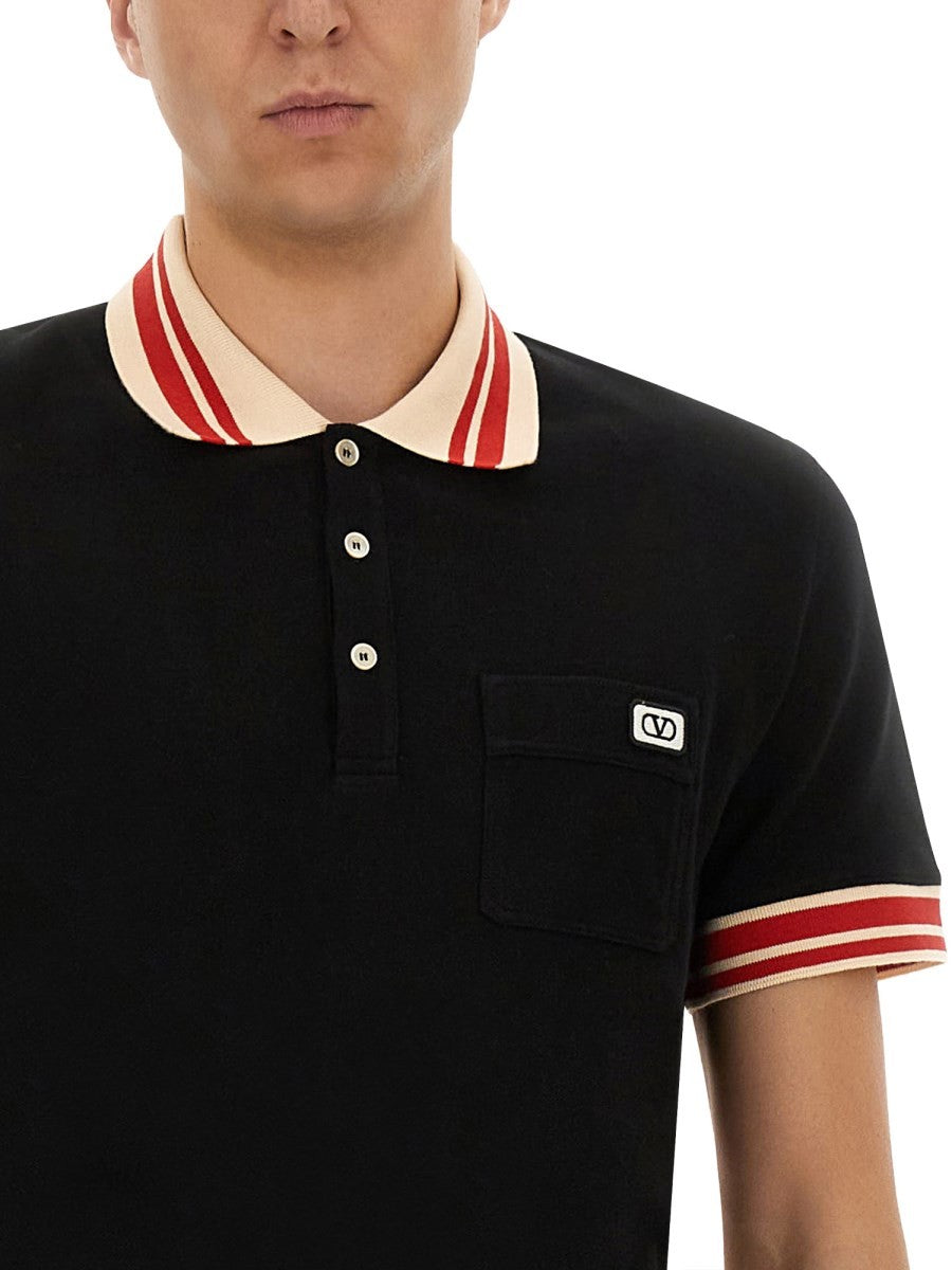 Valentino BAUMWOLL-PIQUÉ-POLOSHIRT MIT „VLOGO“-AUFNÄHER