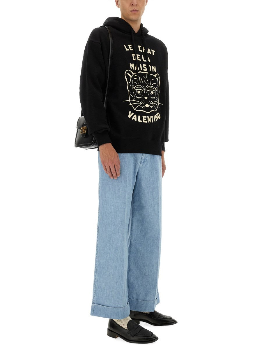 Valentino BAUMWOLL-SWEATSHIRT MIT „CHAT DE LA MAISON“-PATCH