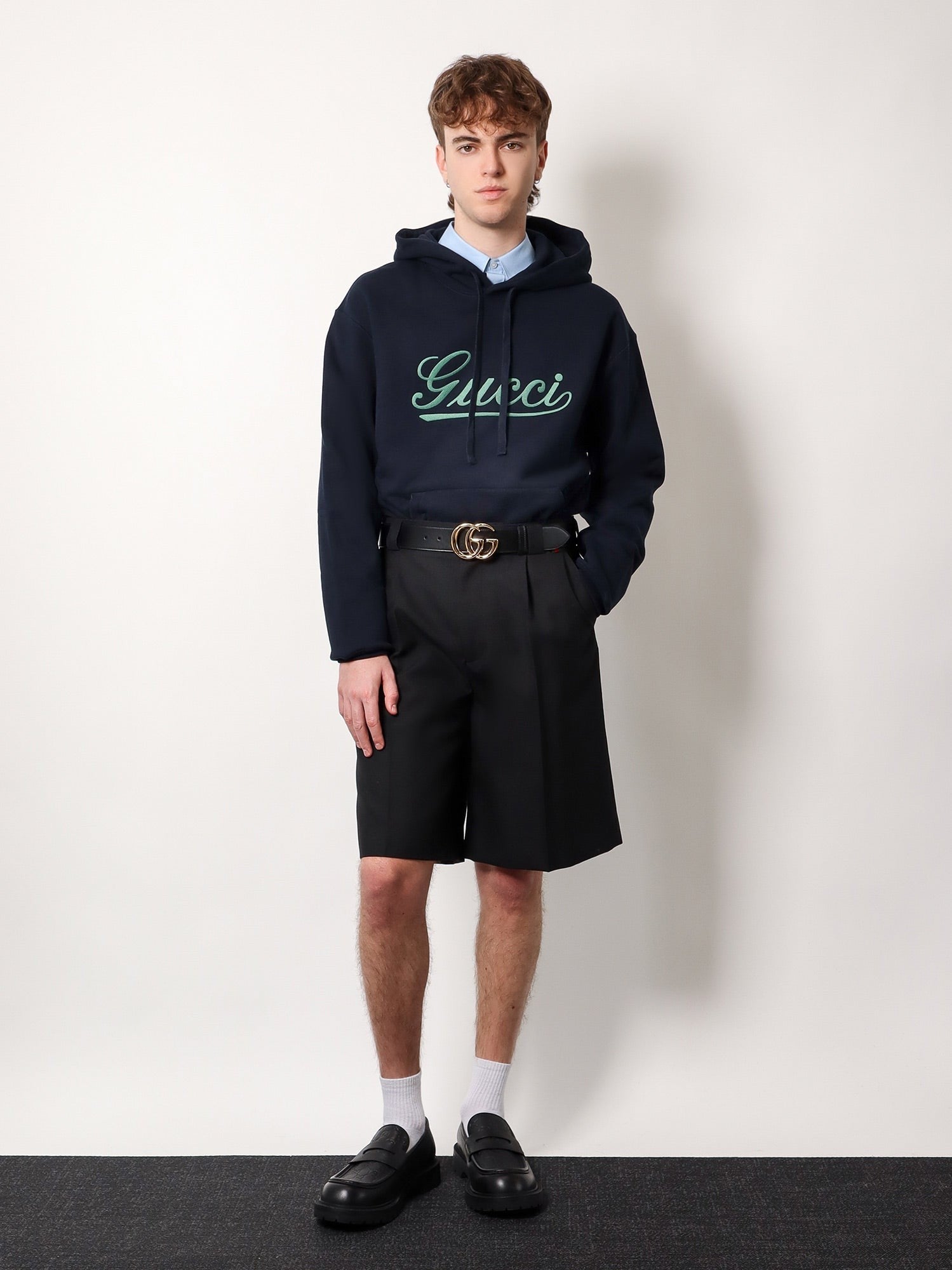 Sweat-shirt en coton Gucci avec broderie Gucci sur le devant