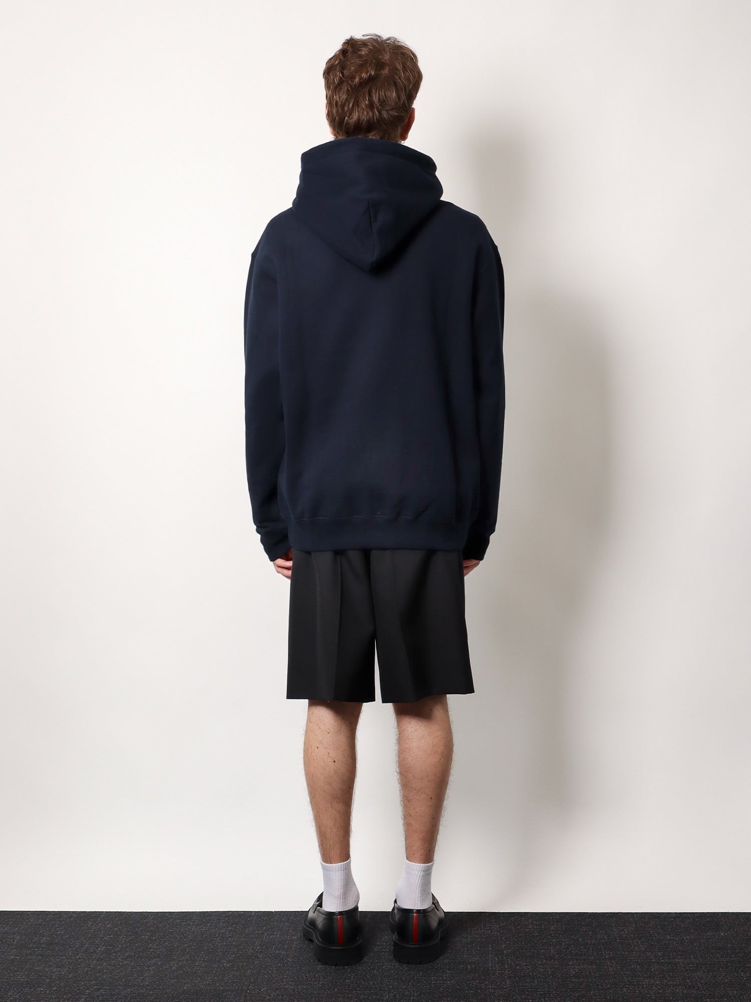 Sweat-shirt en coton Gucci avec broderie Gucci sur le devant