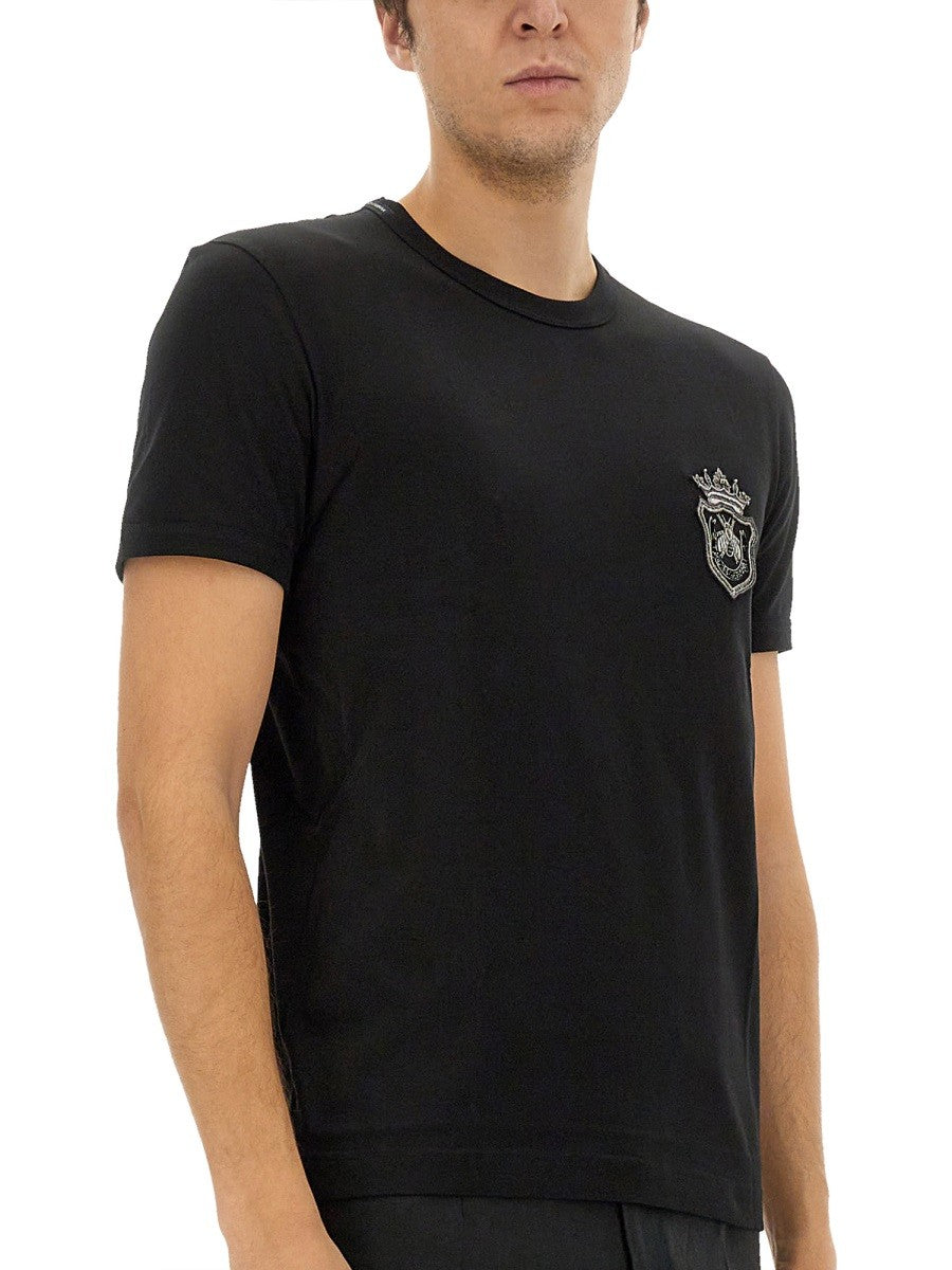 Dolce & Gabbana BAUMWOLL-T-SHIRT MIT HERALDISCHEM PATCH
