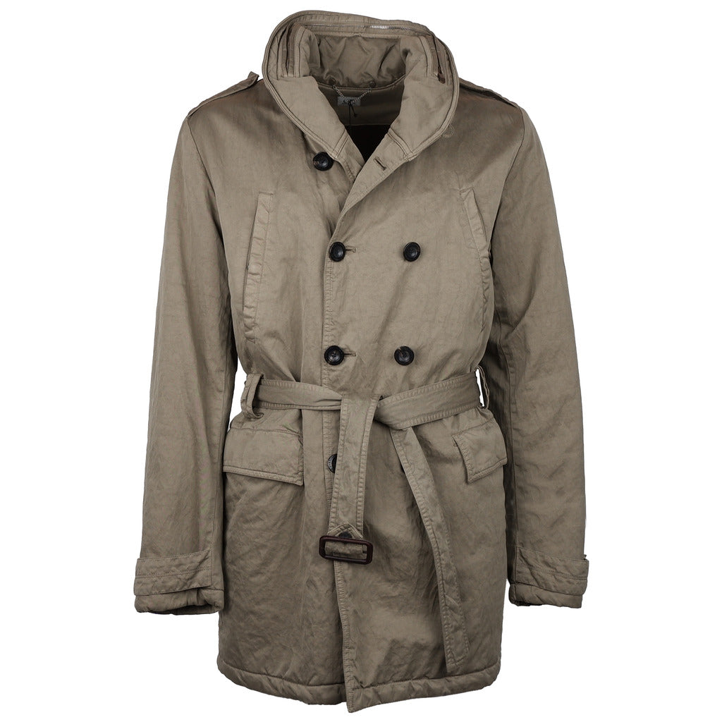 Detail of the hidden hood zipped into the collar of the CP Company army jacket