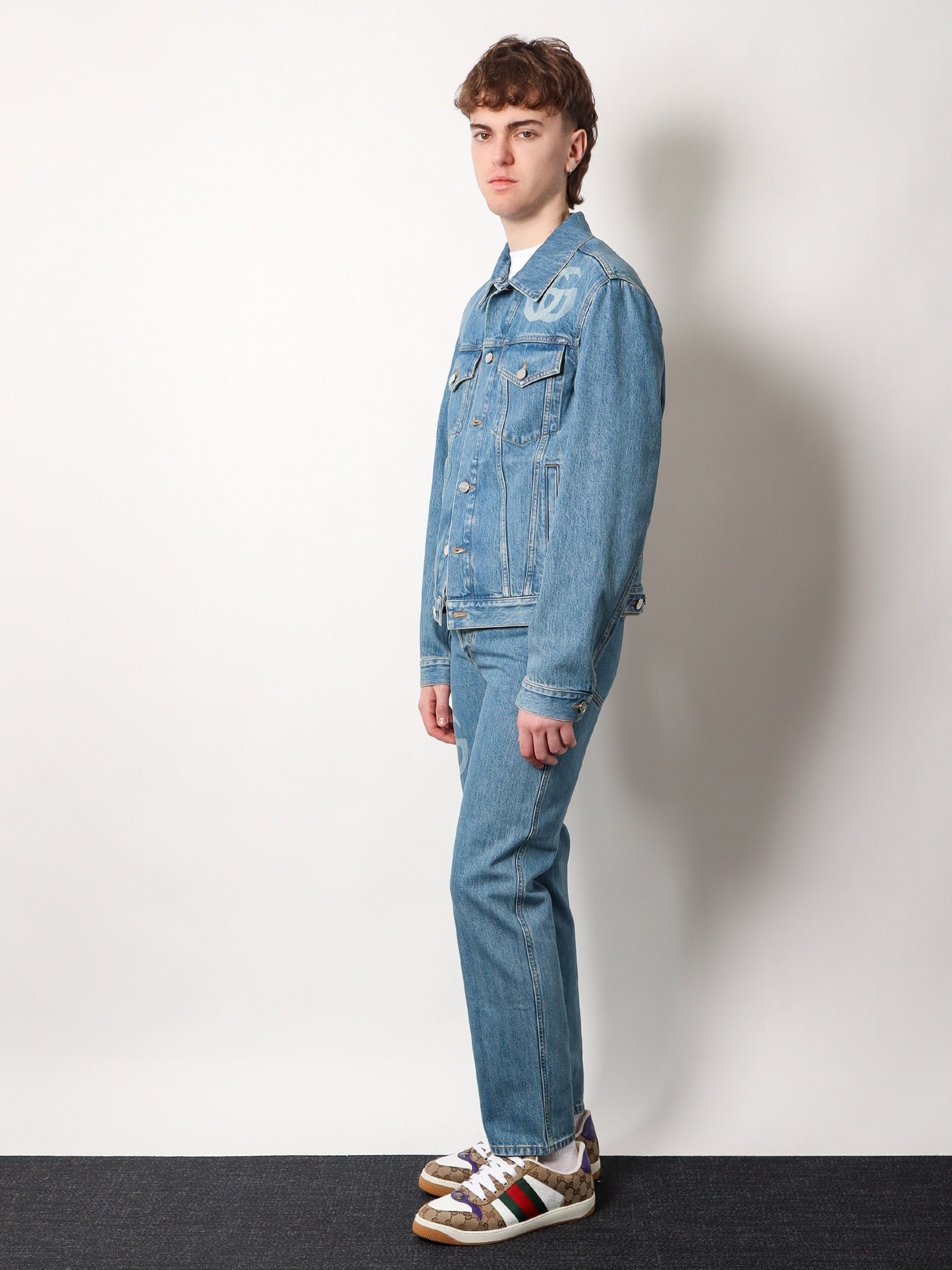 Blouson en jean Gucci avec double G gravé au laser