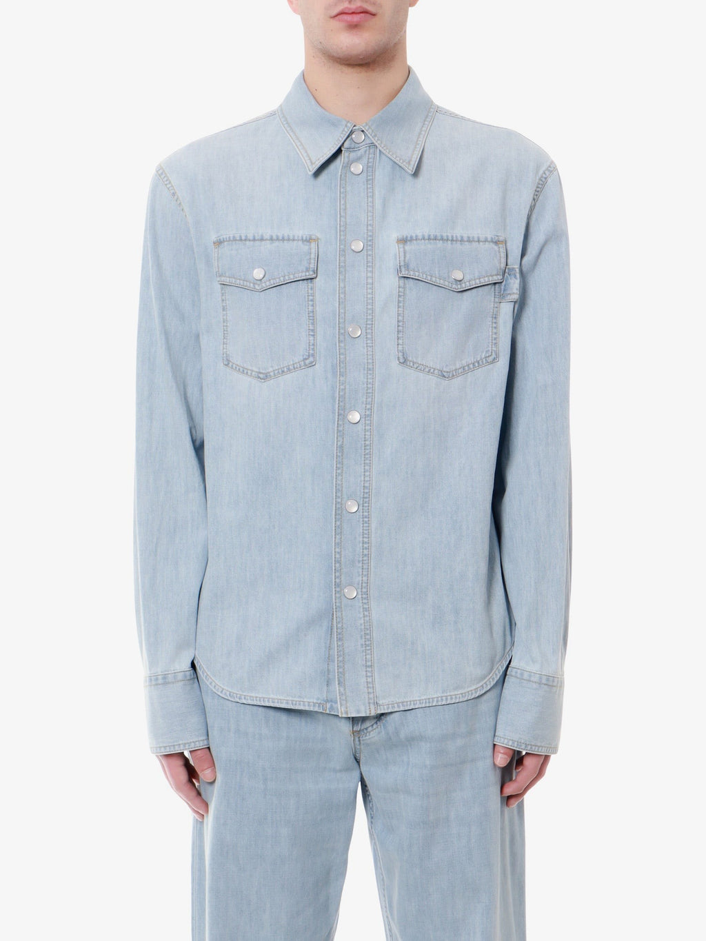 Bottega Veneta Denimskjorte med perlemorsknapper