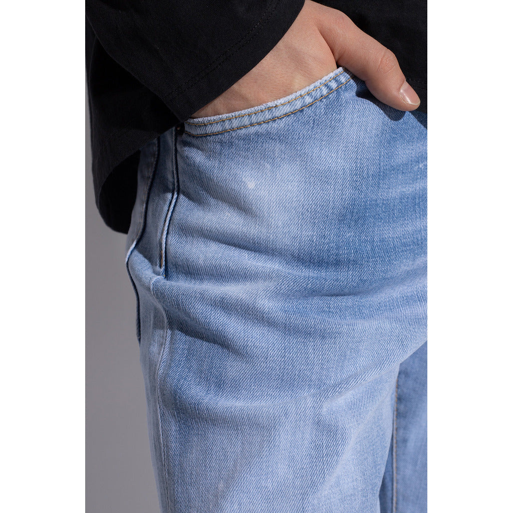 Front slip pocket detail on the Dsquared2 Cool Guy paint splatter jeans
