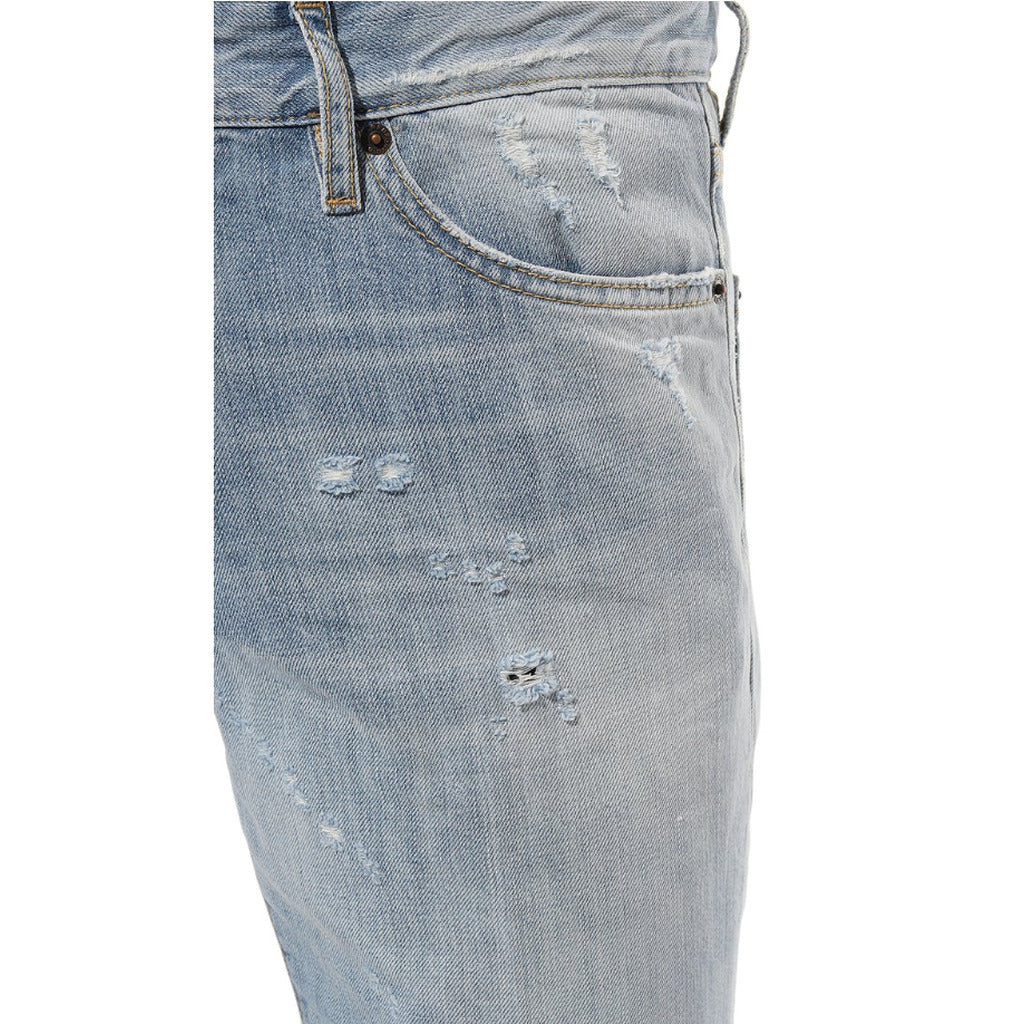 Front pocket detail on the Dsquared2 slim fit light wash blue jeans
