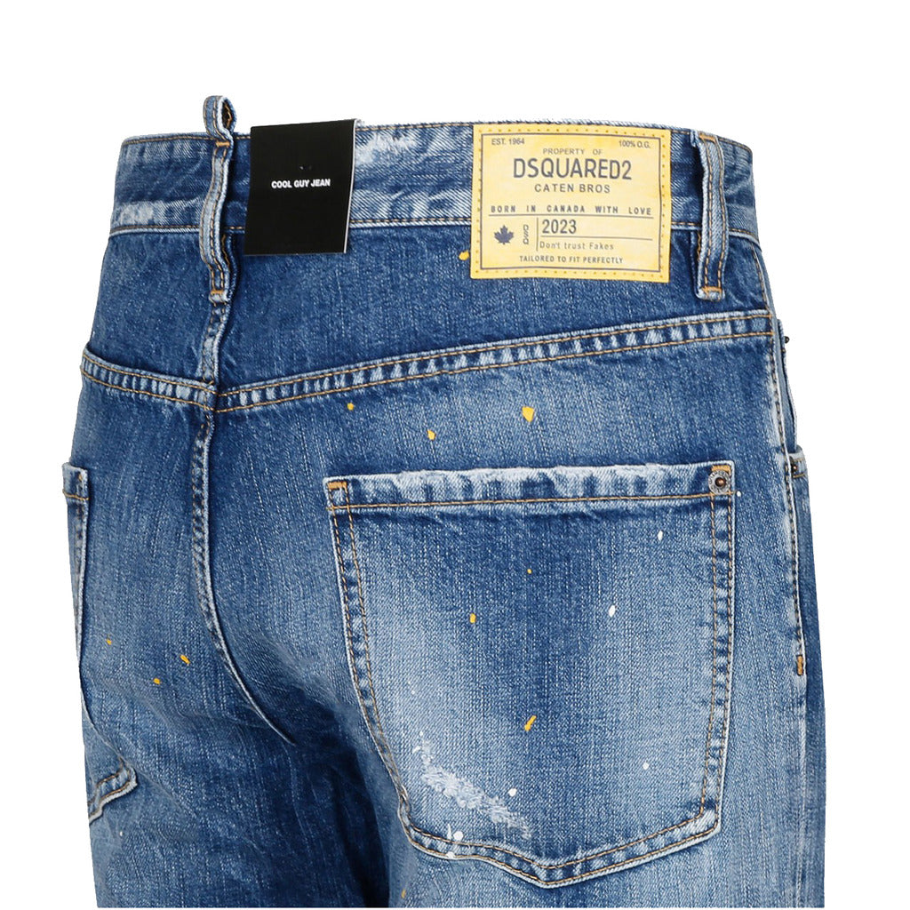 Detail of the yellow Dsquared2 logo patch on the back waistband of the slim fit blue jeans
