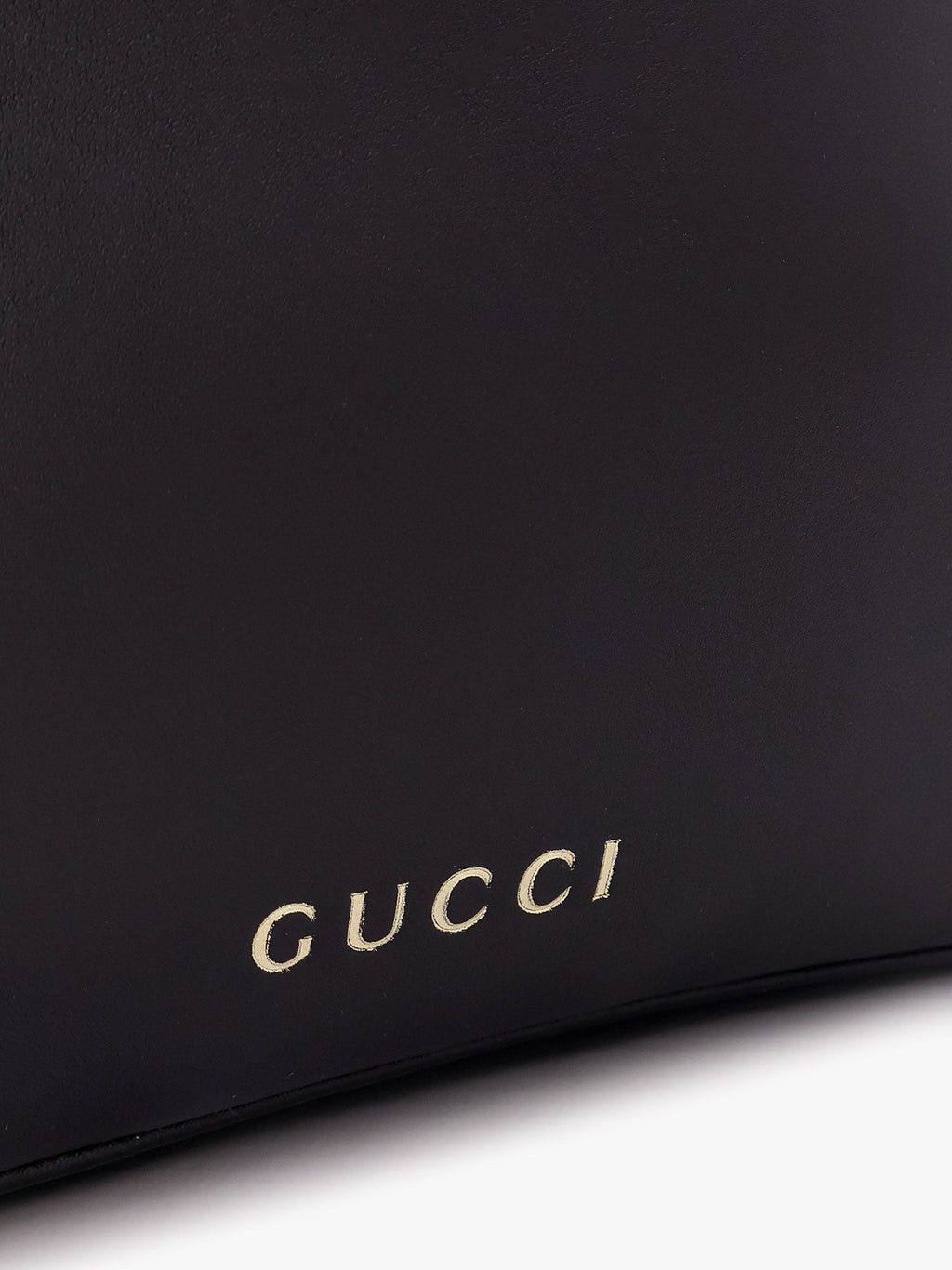 Gucci GG Emblem Leder-Schultertasche mit frontalem Logo