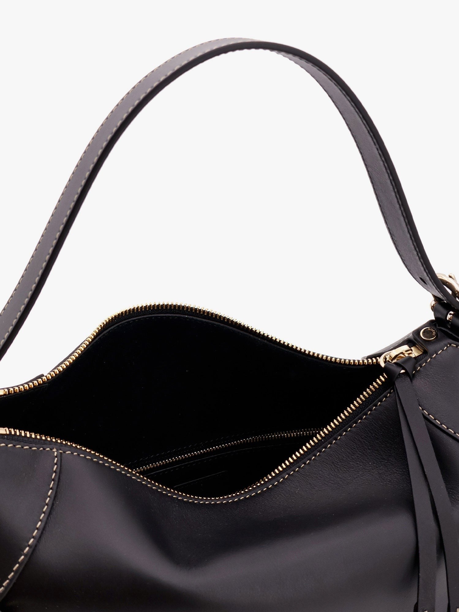 Gucci GG Emblem Leder-Schultertasche mit frontalem Logo