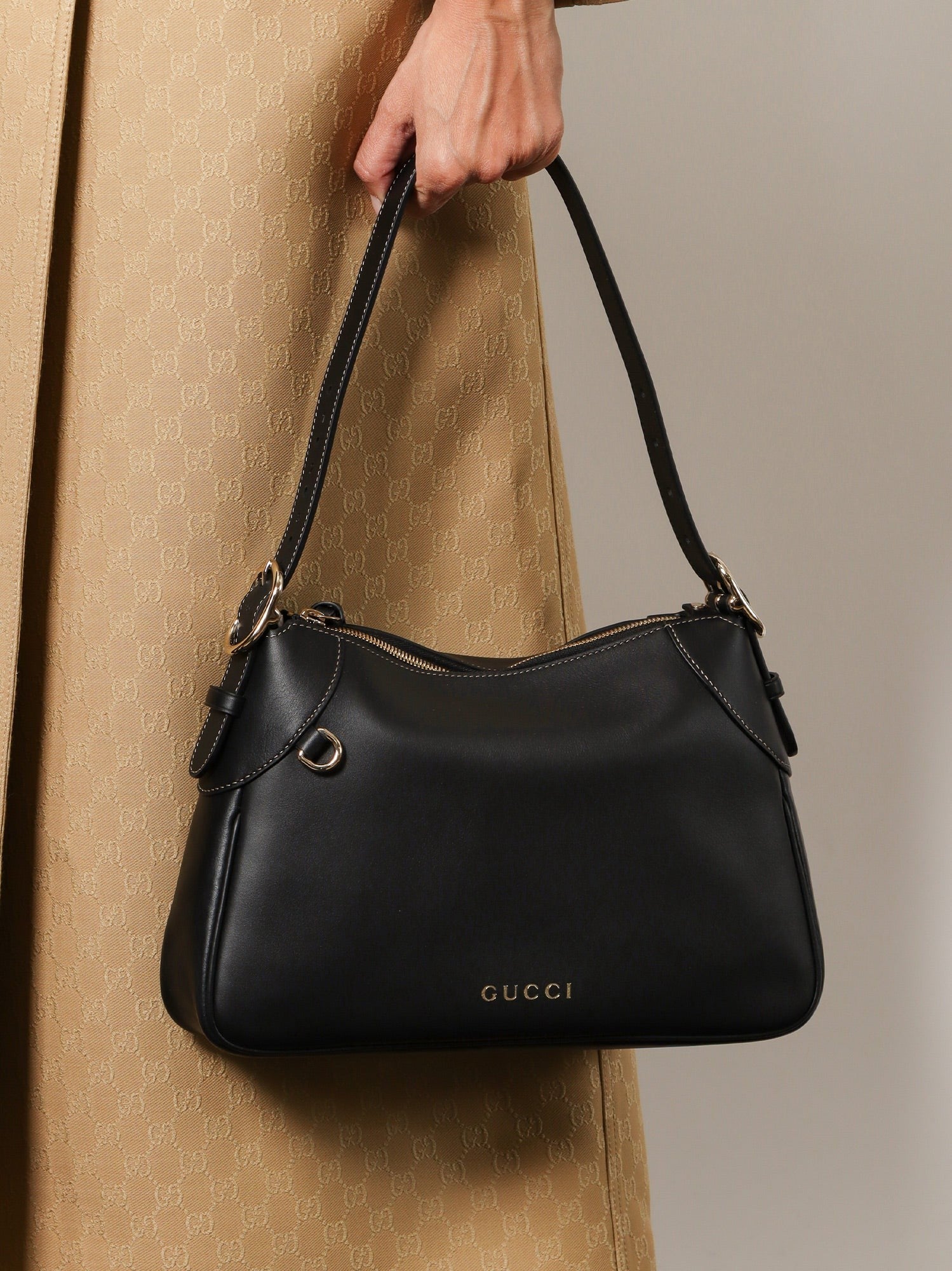 Gucci GG Emblem Lederschultertasche