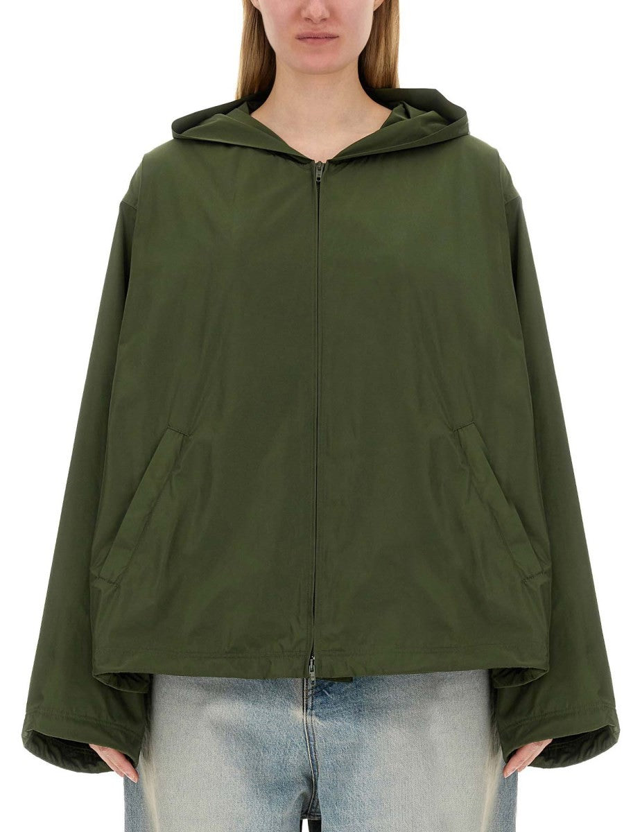 جاكيت Balenciaga بغطاء رأس