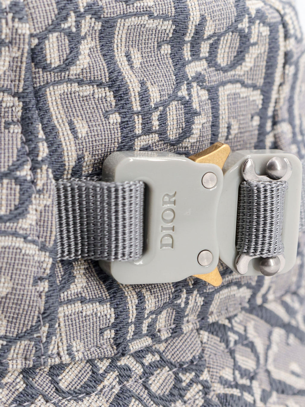 Dior Žakárový klobouk cloche s přezkou Dior