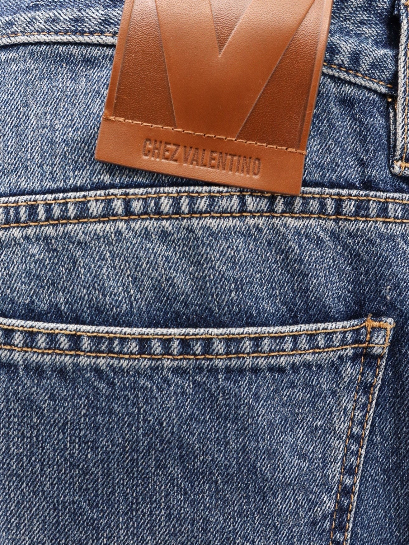 Valentino Jeans mit Chez Valentino Etikett