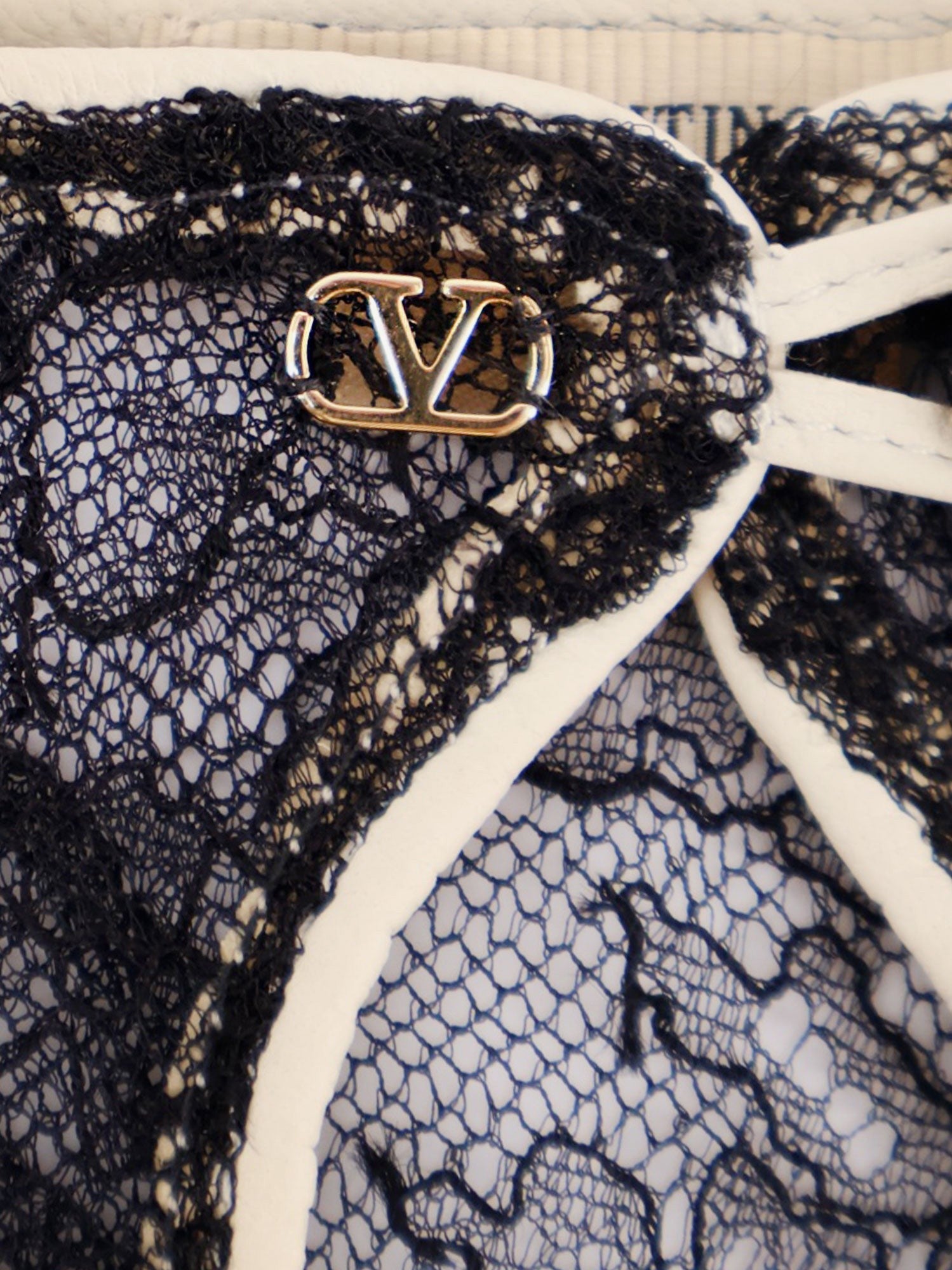 Valentino Garavani Lace gloves with leather profiles