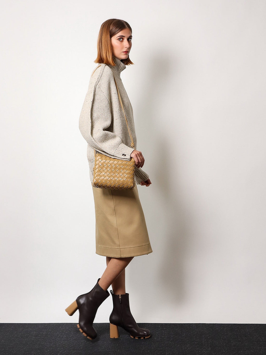 Bottega Veneta Ankelsko i skinn