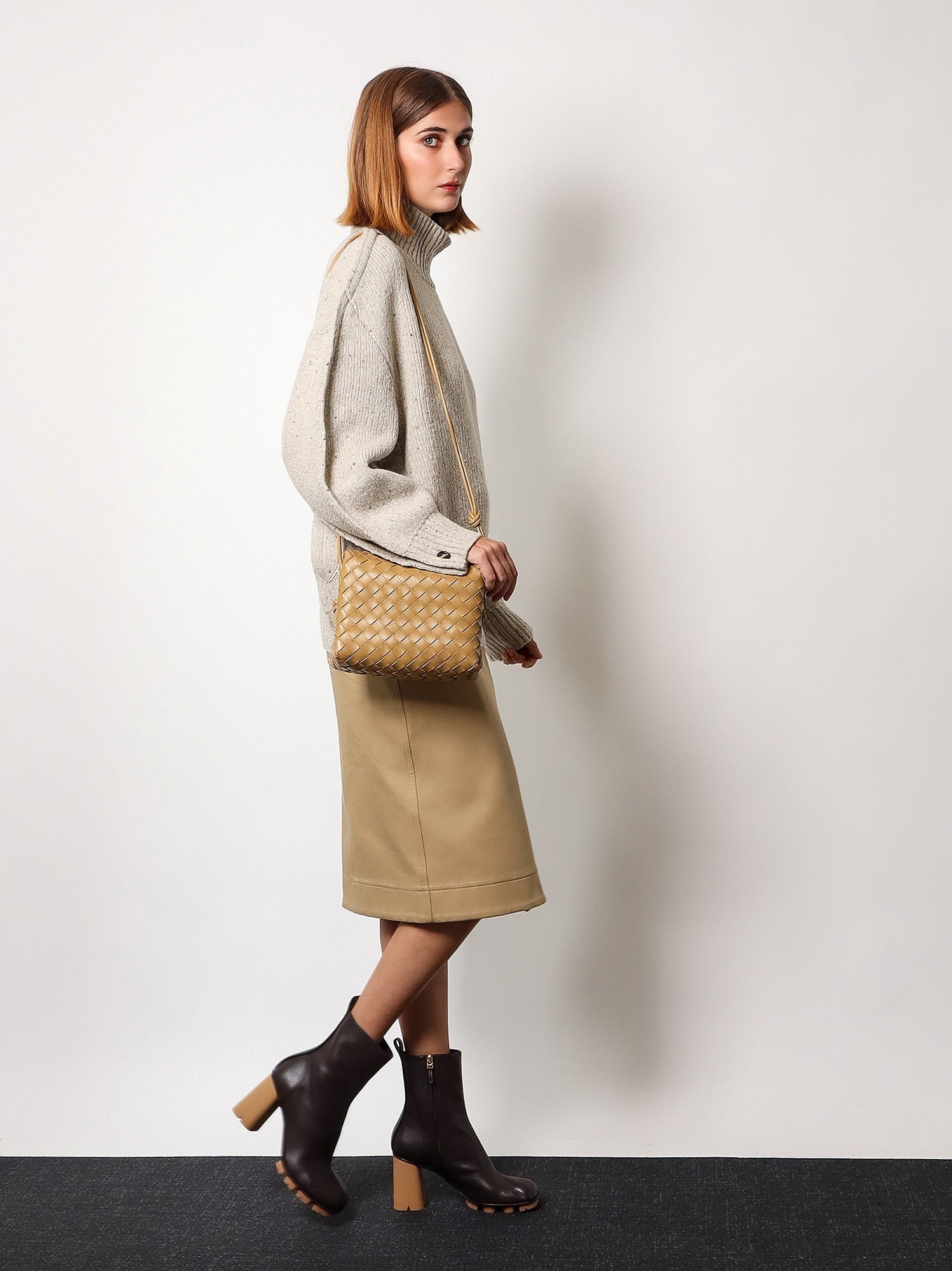 Bottega Veneta Ankelsko i skinn