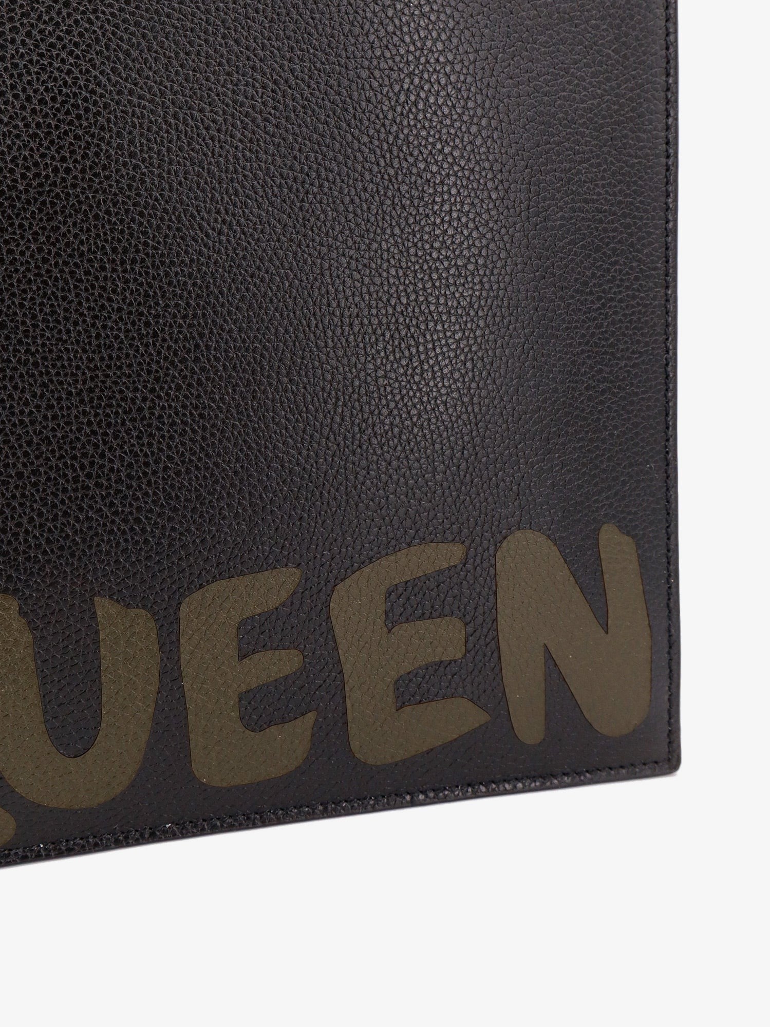 Alexander Mcqueen Odinis delninukas su mcqueen grafičių logotipu