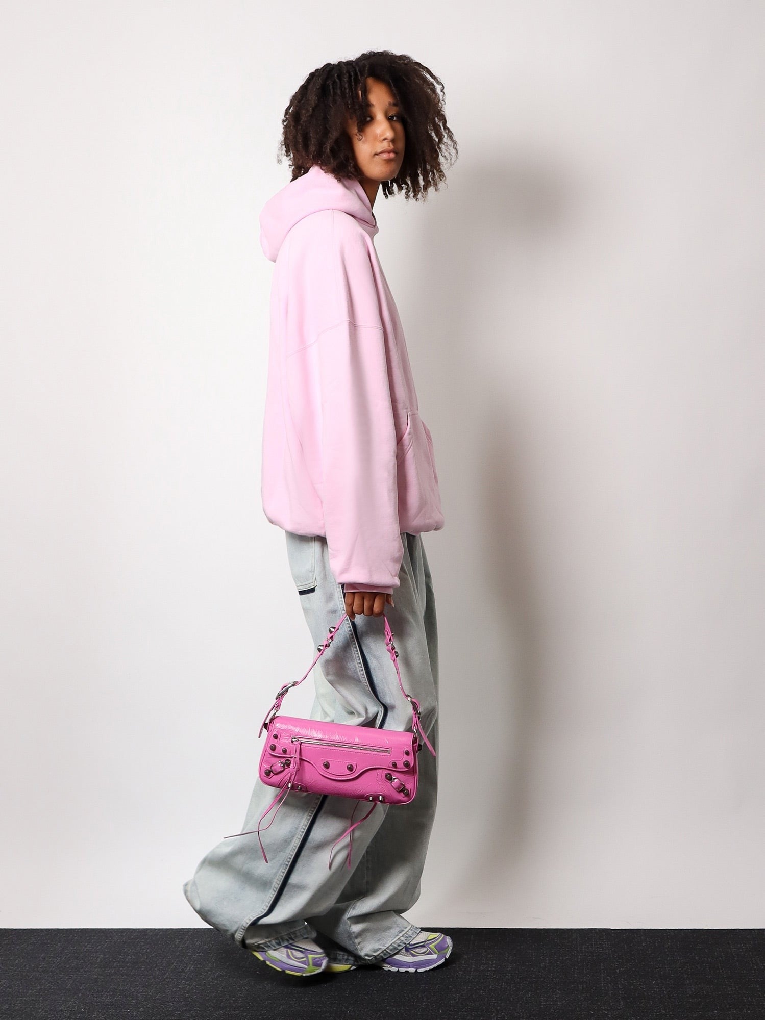 Balenciaga Axelväska i läder med metalldetaljer