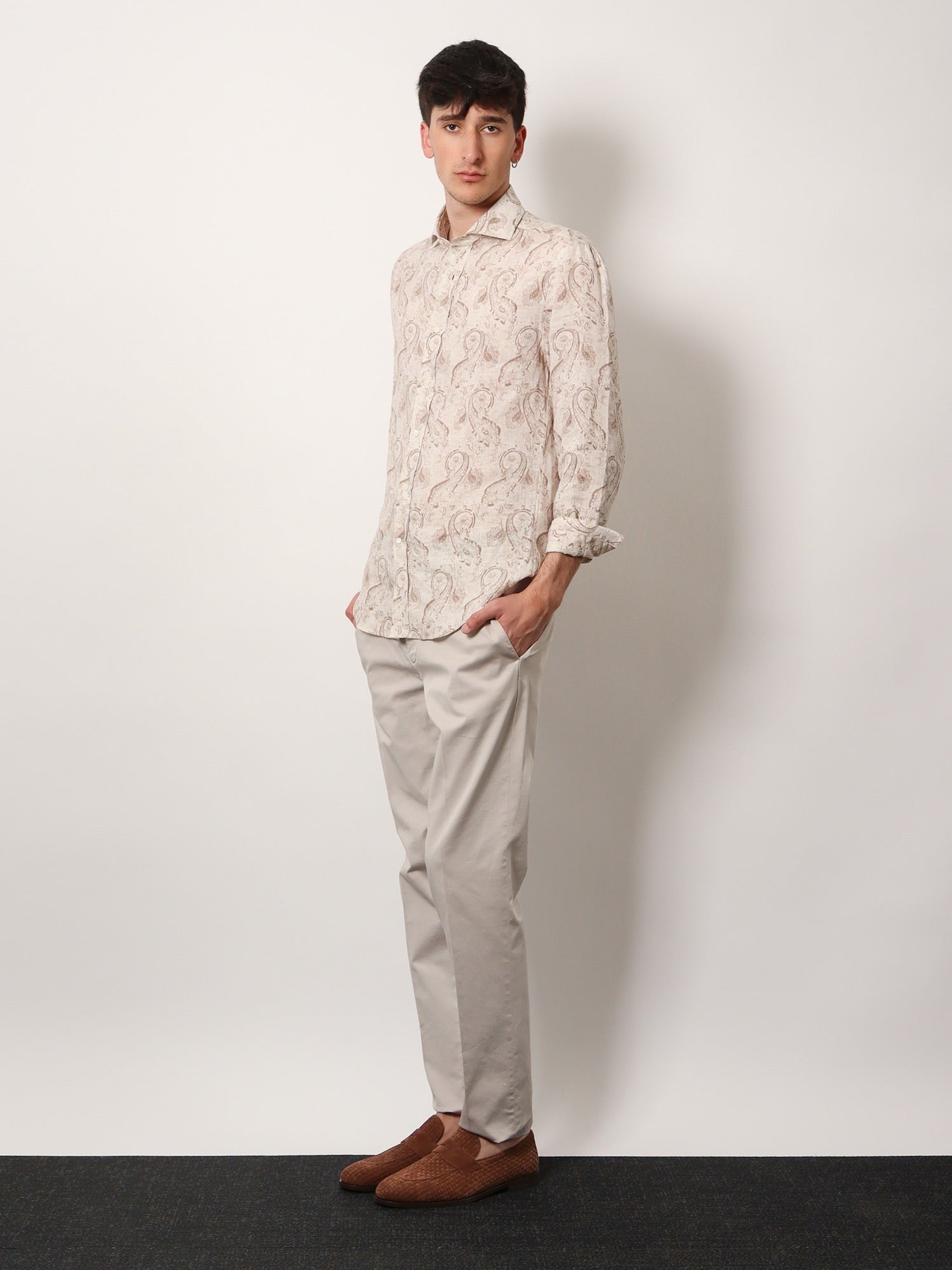 Brunello Cucinelli Λινό πουκάμισο στενής γραμμής με all-over στάμπα