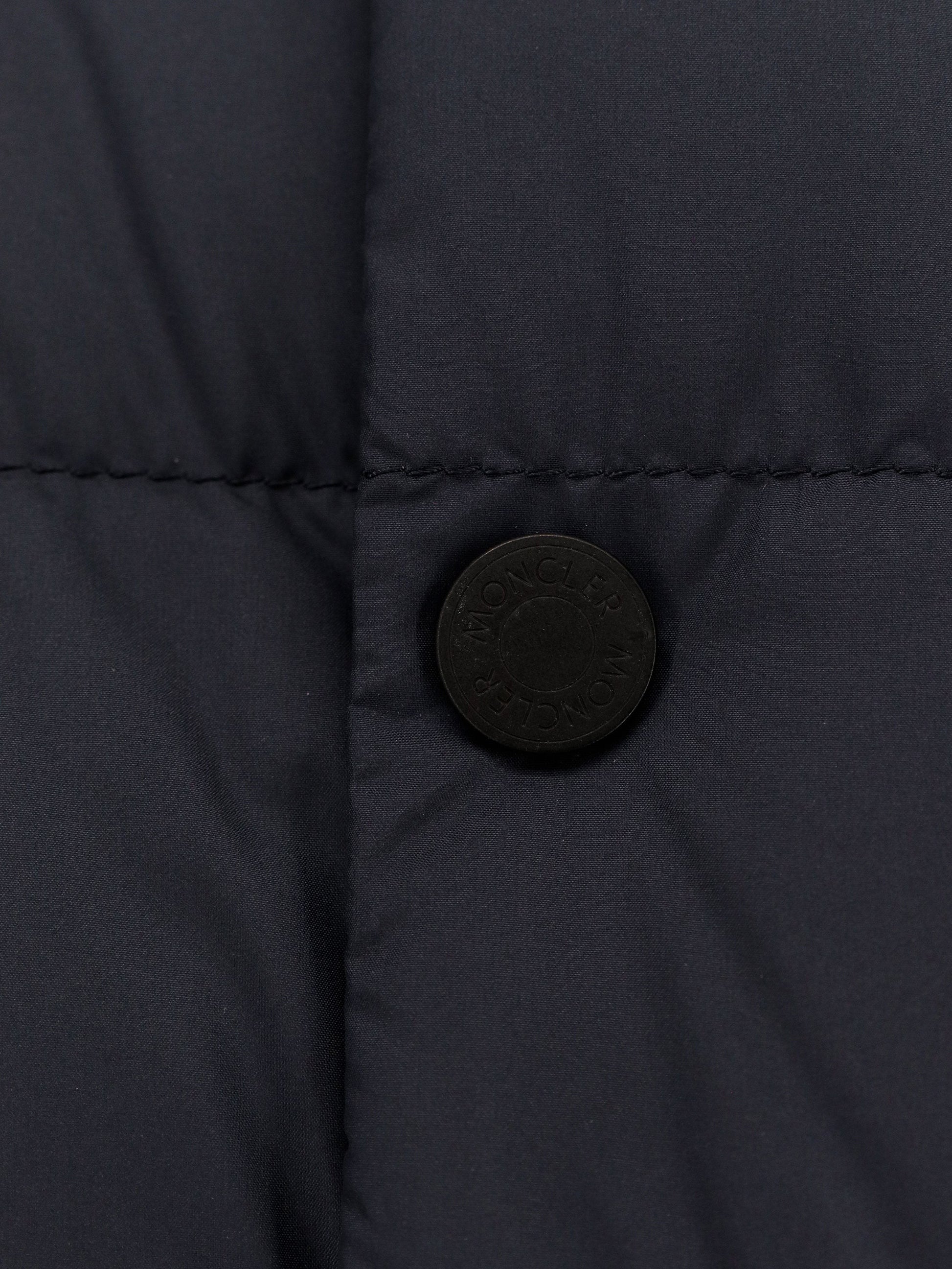 Moncler سترة لايكو من النايلون فائقة النعومة مبطنة بالزغب