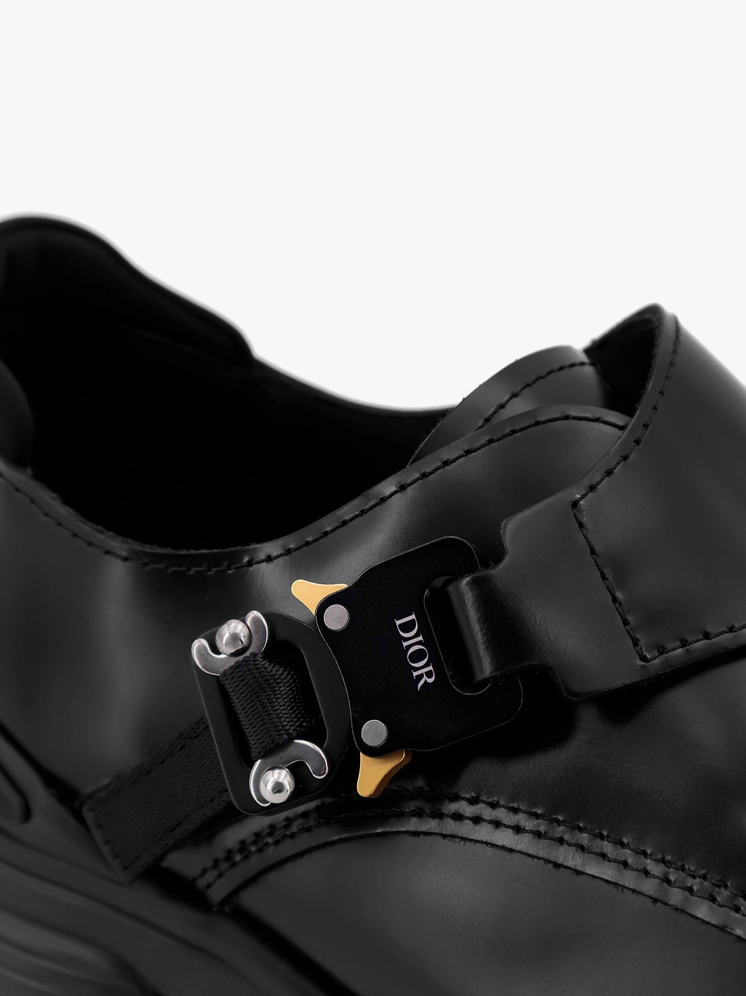 Dior Mocassino derby in pelle con fibbia in alluminio con dettaglio logo