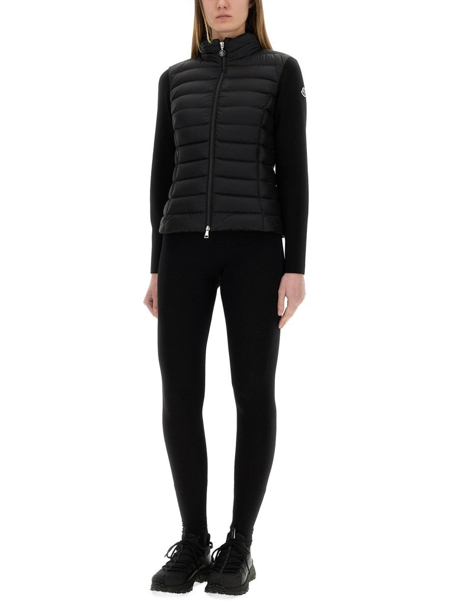 Moncler PROŠÍVANÁ BUNDA S PLETENÝMI RUKÁVY