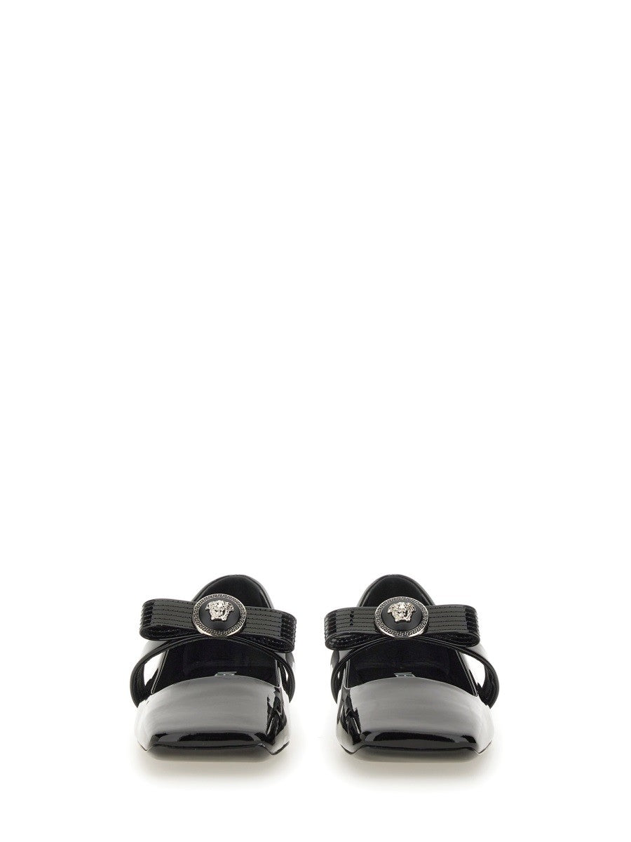 Versace LAKIEROWANE BALERINY "GIANNI RIBBON"