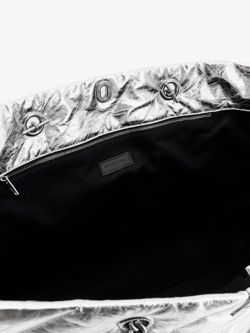 Balenciaga Vattert skulderremveske i skinn med frontmonogram