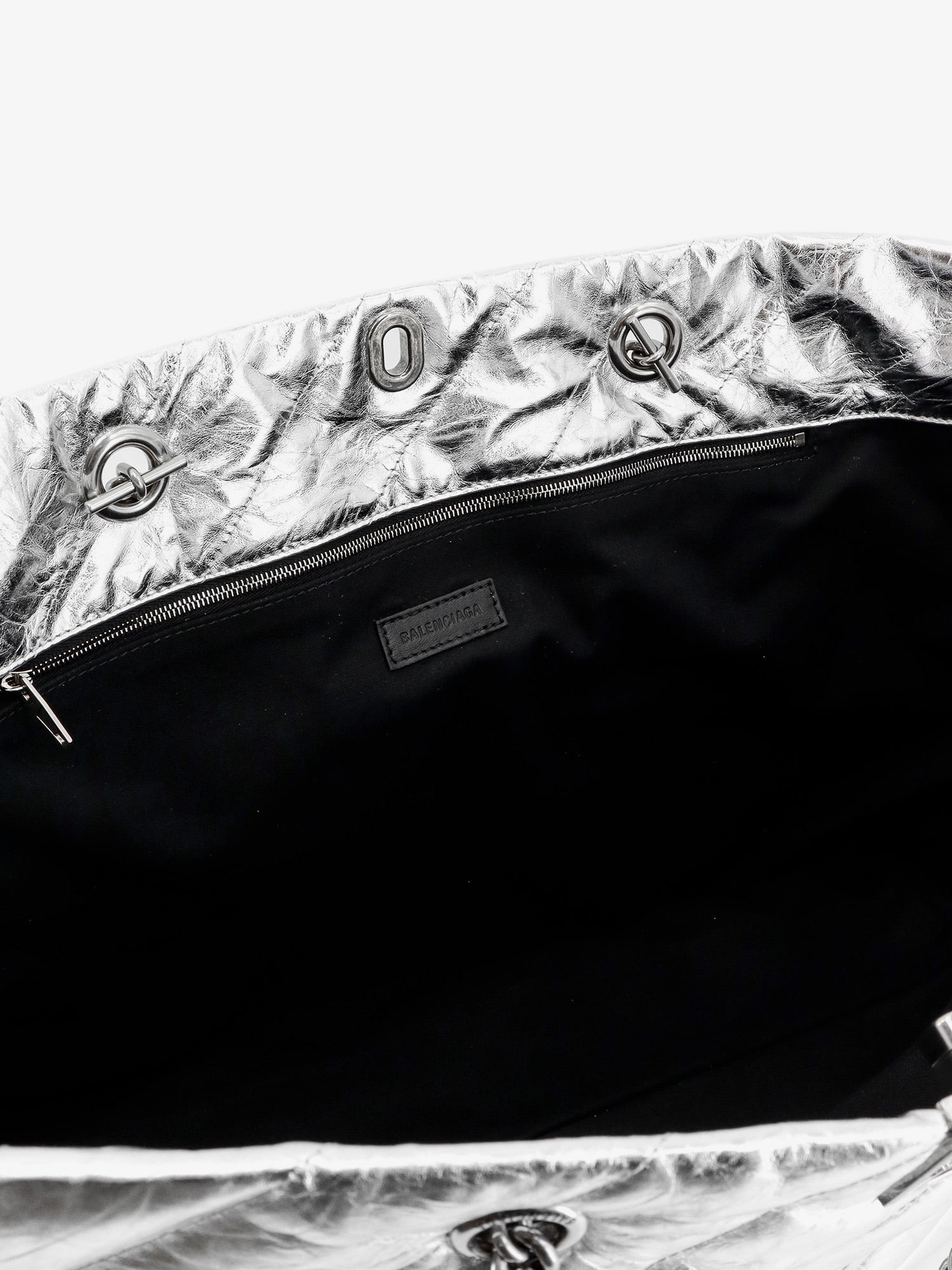 Balenciaga Vattert skulderremveske i skinn med frontmonogram
