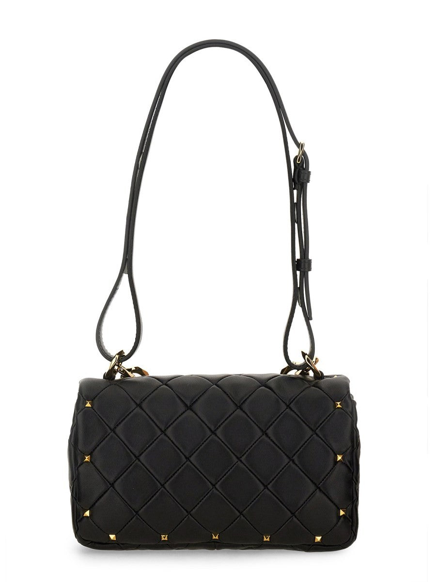 Valentino Garavani ROCKSTUD SPIKE ΜΙΚΡΗ ΤΣΑΝΤΑ ΩΜΟΥ