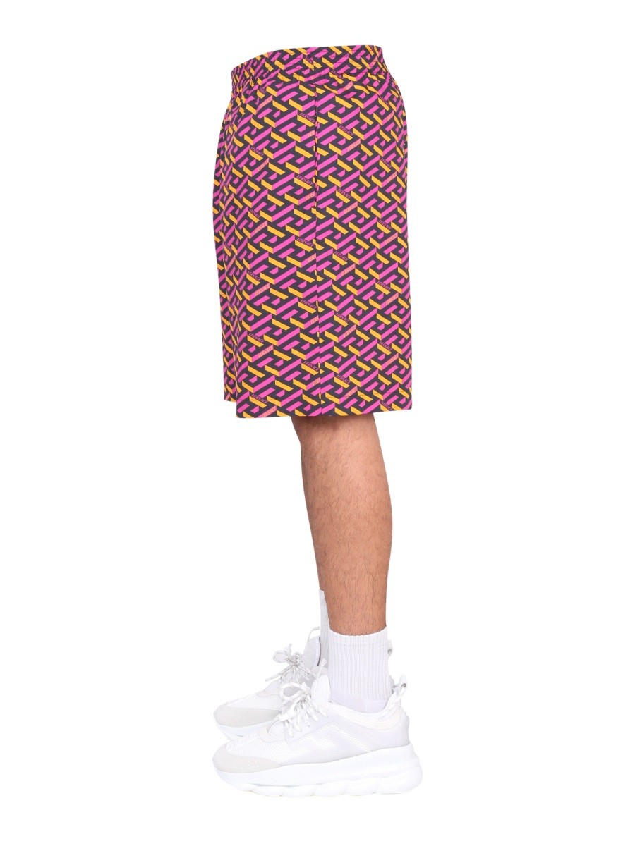 Versace SHORTS MIT LA GRECA-PRINT