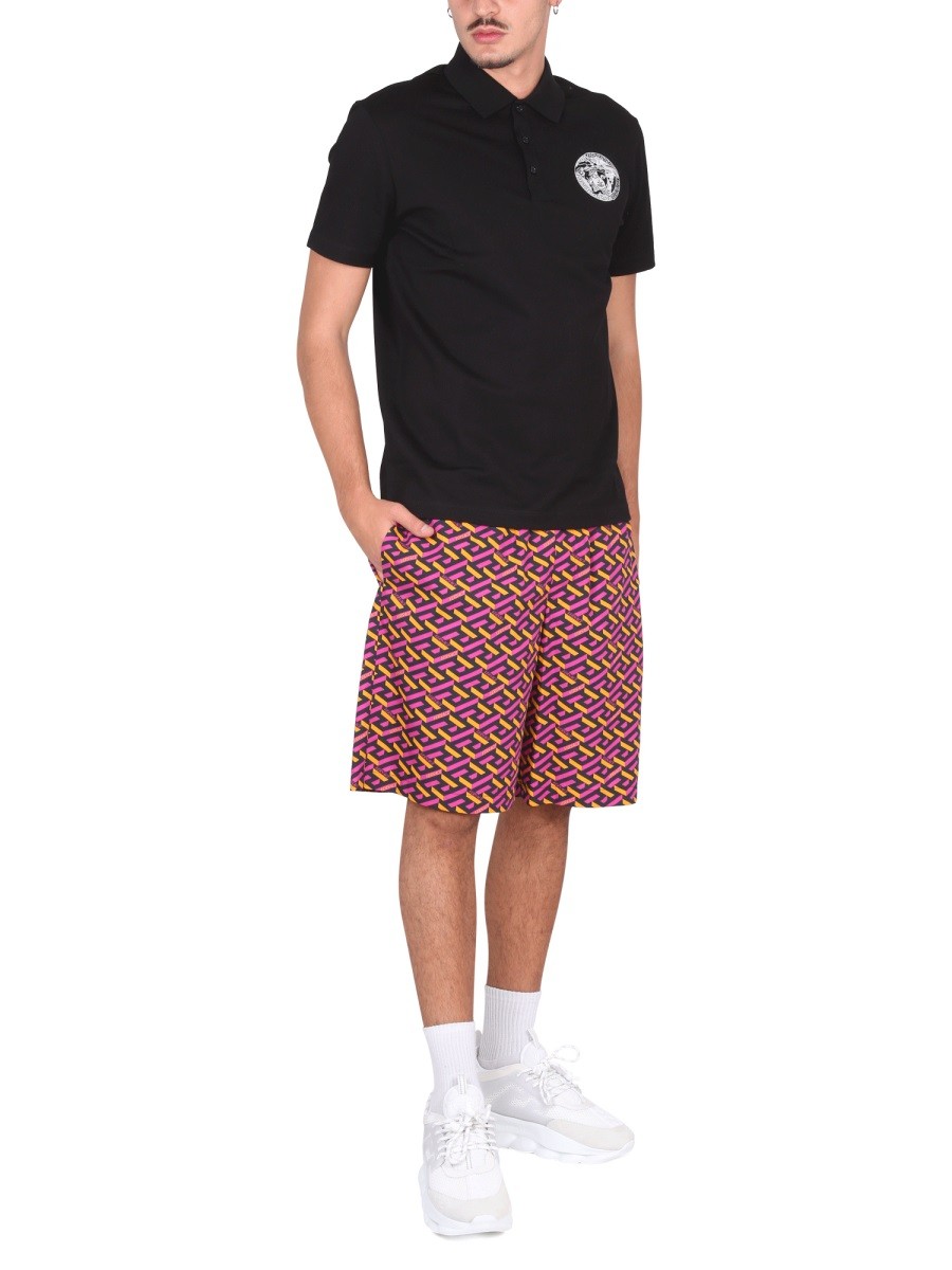 Versace SHORTS MIT LA GRECA-PRINT