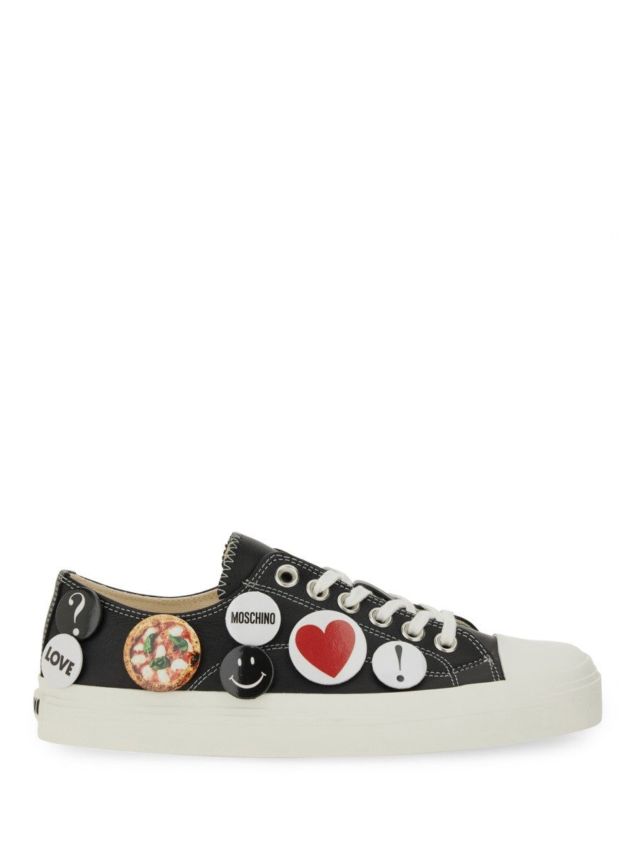 Moschino SNEAKER MIT ANSTECKNADELN