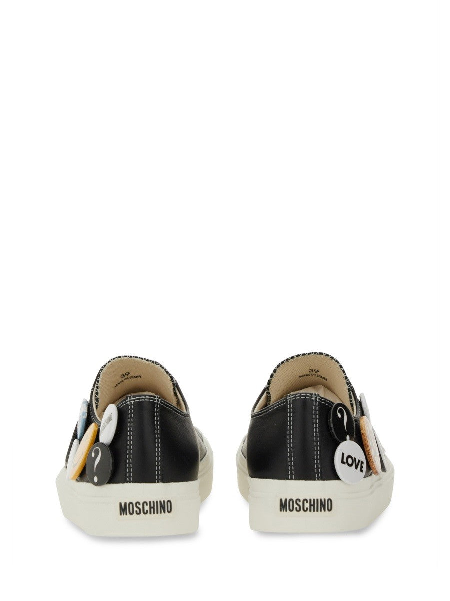 Moschino SNEAKER MIT ANSTECKNADELN