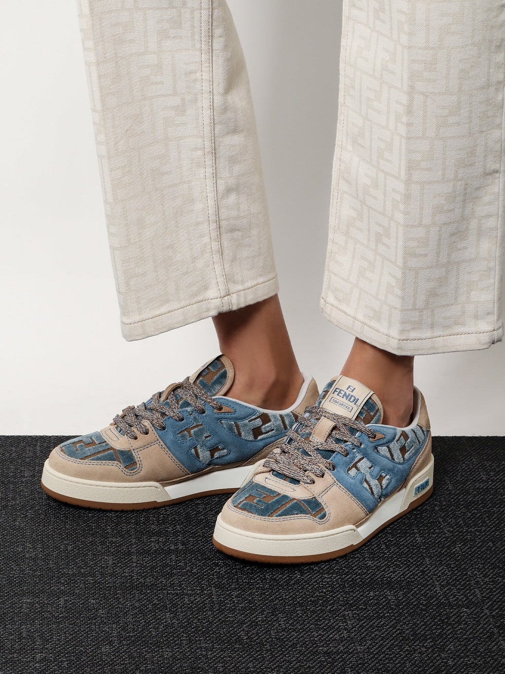 Fendi Wildleder-Sneaker mit FF-Einsätzen